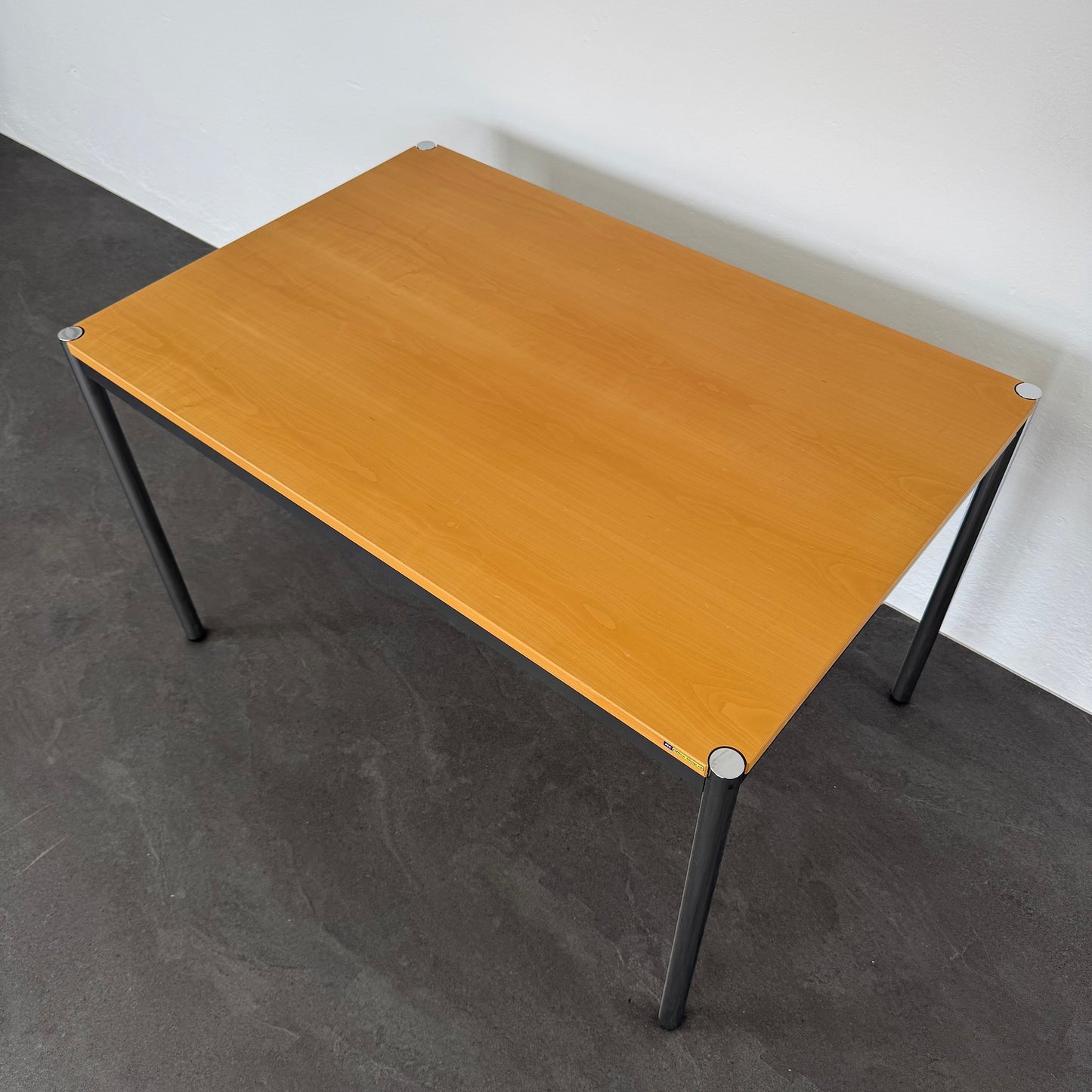 Ergodata Multi Desk Rondo Sitzungstisch fixe Höhe 740mm
