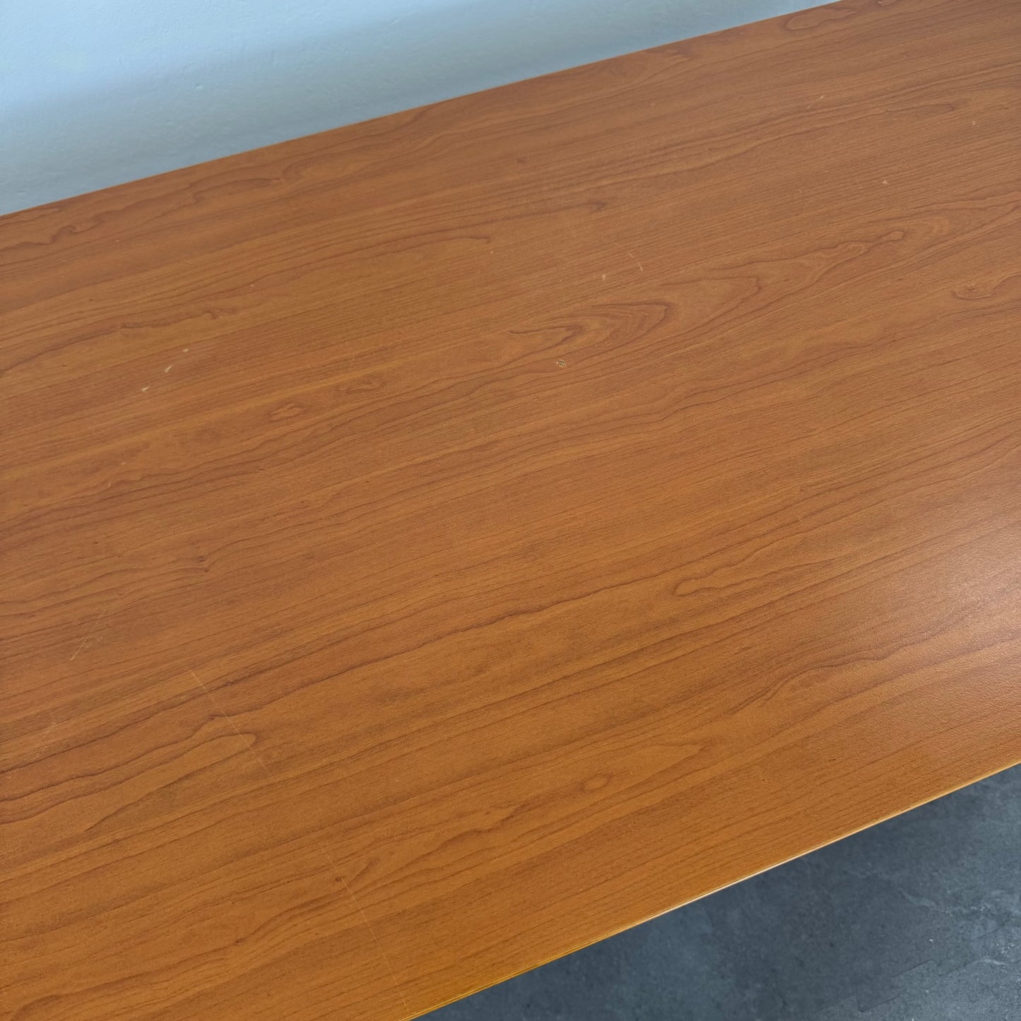 Büro Fürrer Basic Beistelltisch Detailfoto Tischplatte