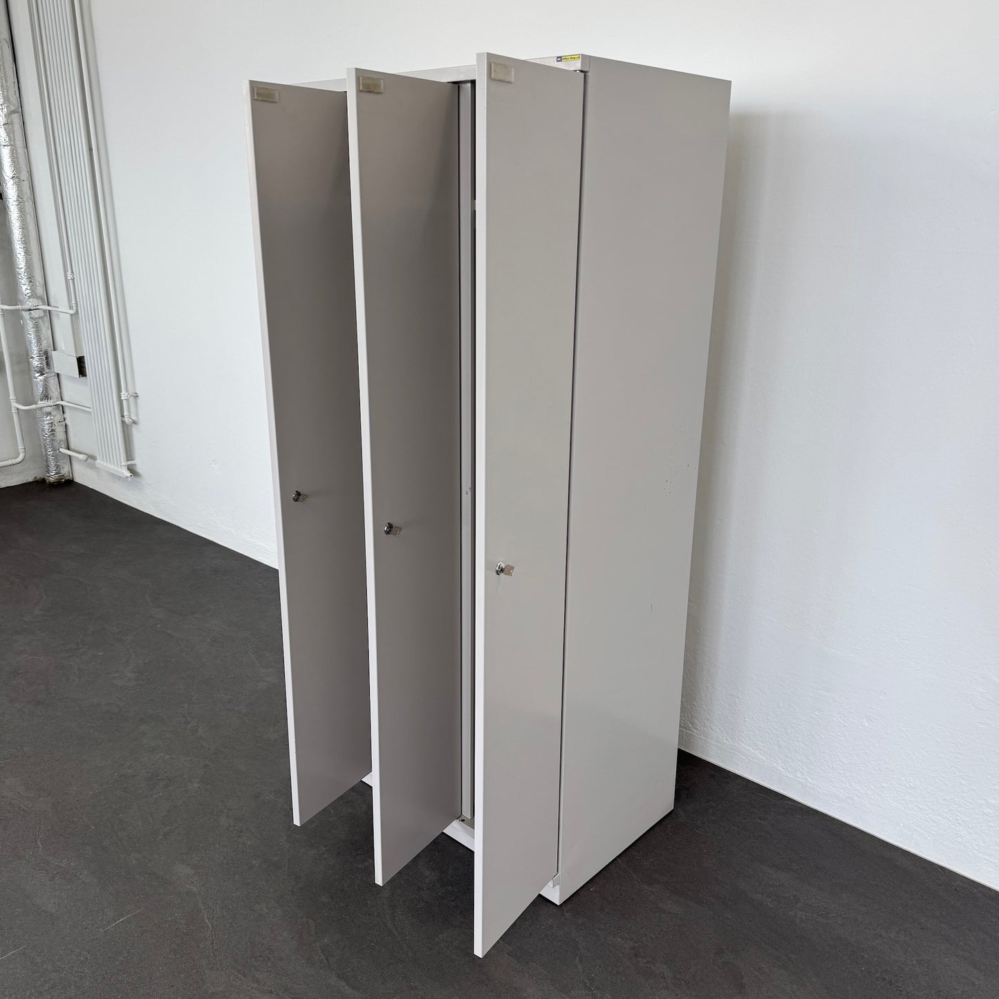 Lista Classic Garderobenschrank mit allen Abteilen offen von links