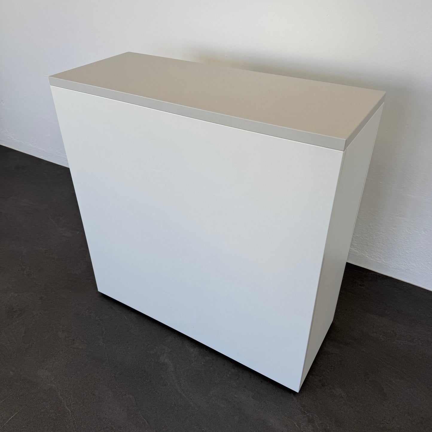 Lista Office D1 Apothekerschrank seitliche Ansicht