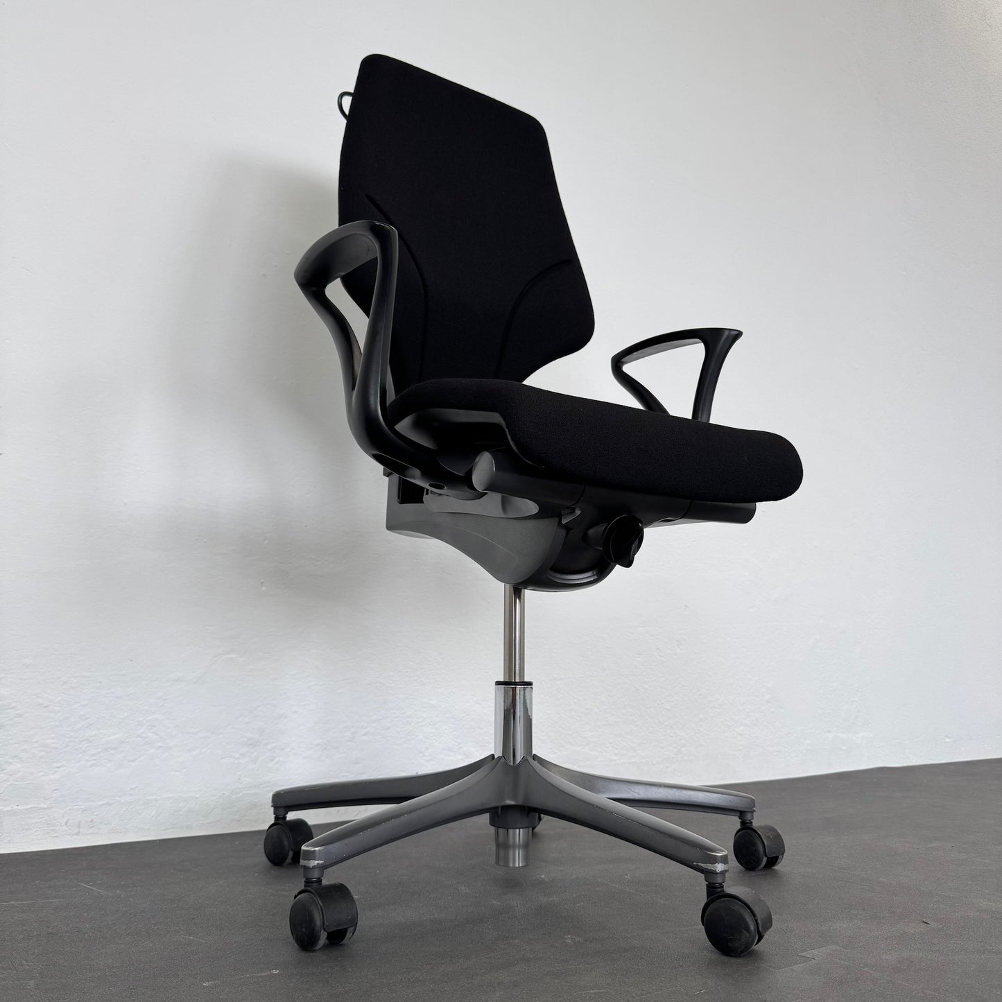 Giroflex G64 Bürodrehstuhl Detailfoto Synchronmechanik