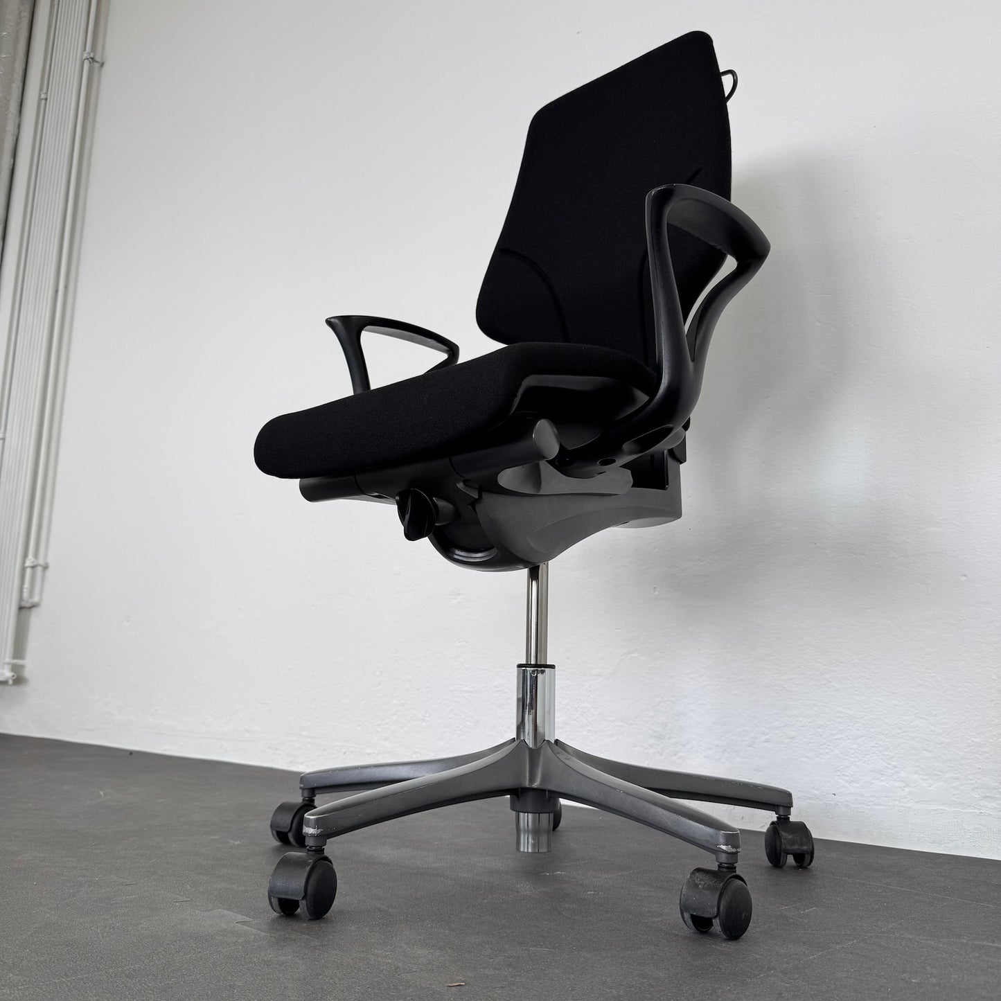 Giroflex G64 Bürodrehstuhl Detailfoto Höhenlift