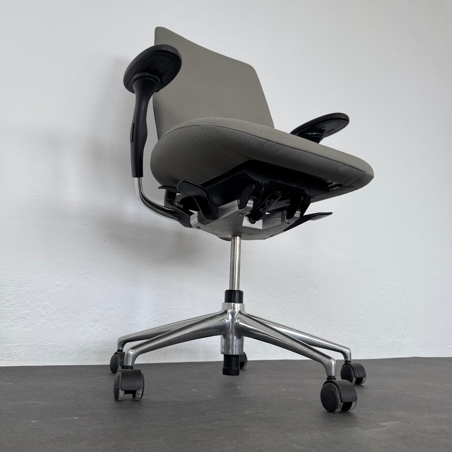 Vitra Oson Chair Bürodrehstuhl Detailfoto Fusskreuz