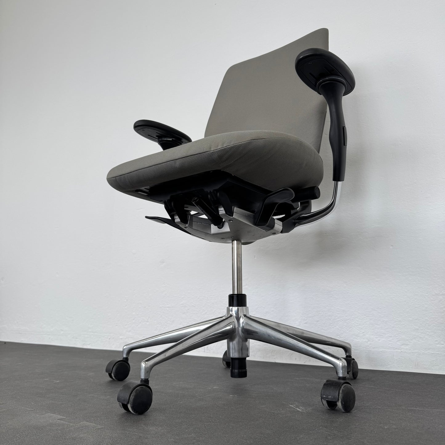 Vitra Oson Chair Bürodrehstuhl Ansicht Mechanik von unten