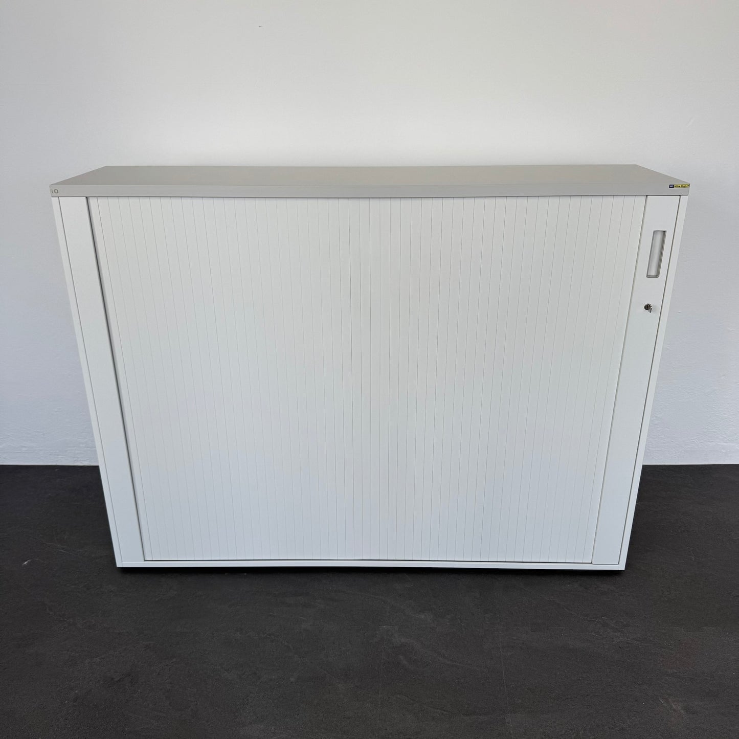Lista Office Storage Lateralschrank aus Spanplatte Weiss mit Deckblatt Grau