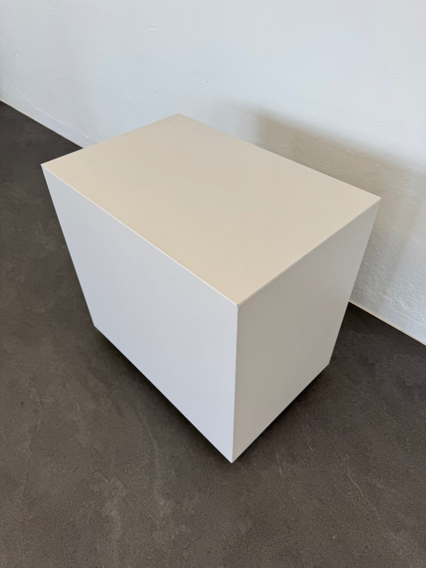 Lista Office Serie L Roll-Korpus Ansicht von hinten