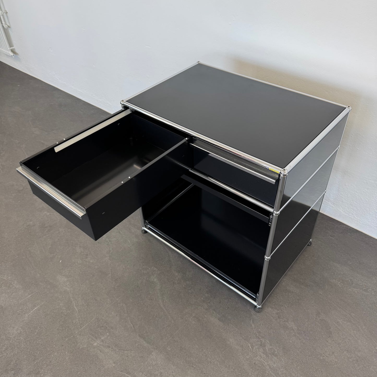 USM Haller Classic Sideboard Detailansicht Schublade offen