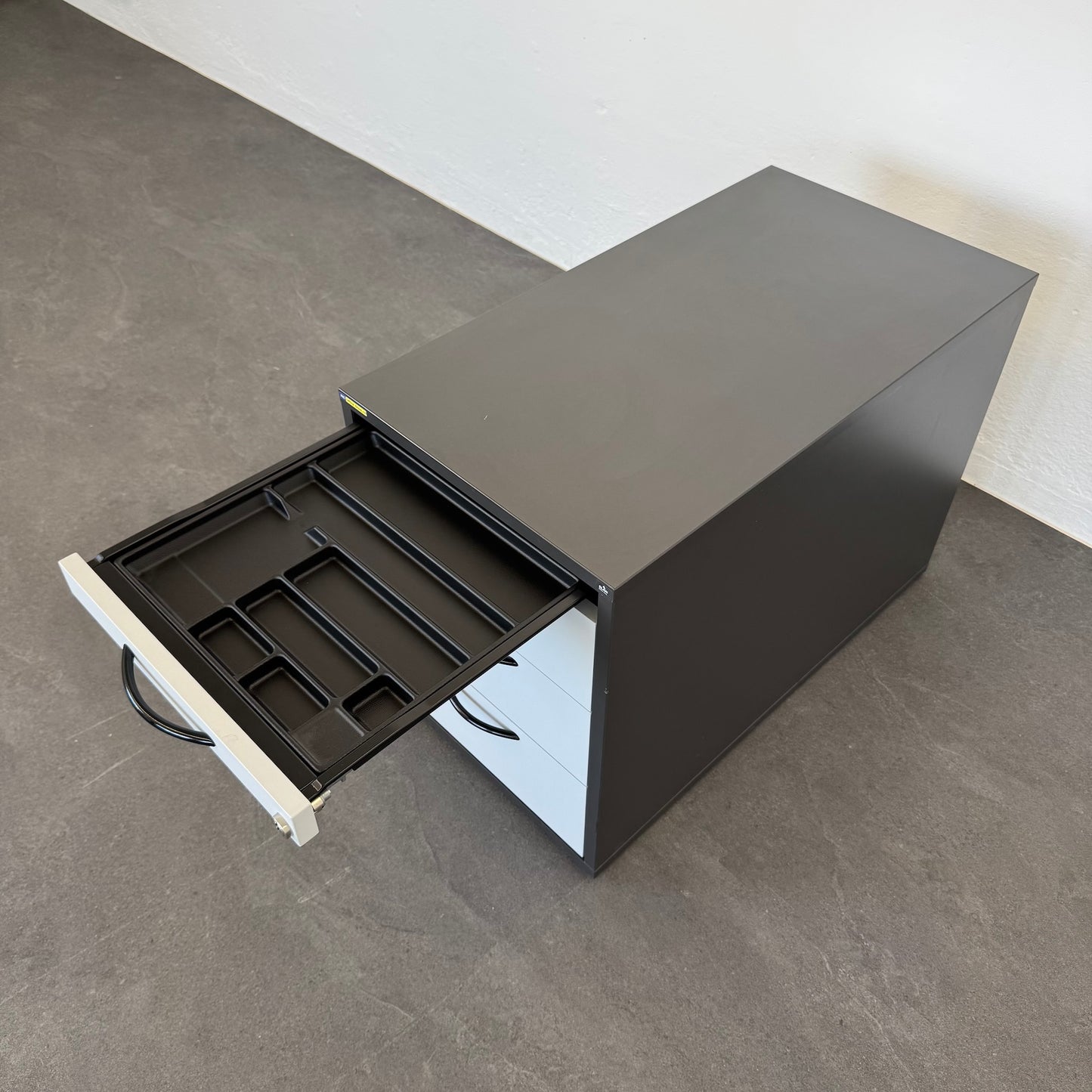 Elan Euroffice Unterstell-Korpus mit Materialschale offen