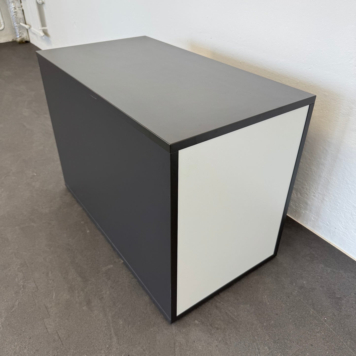 Elan Euroffice Unterstell-Korpus Ansicht hinten