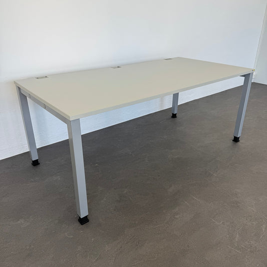 König + Neurath BASIC.4 Schreibtisch 1800x900mm