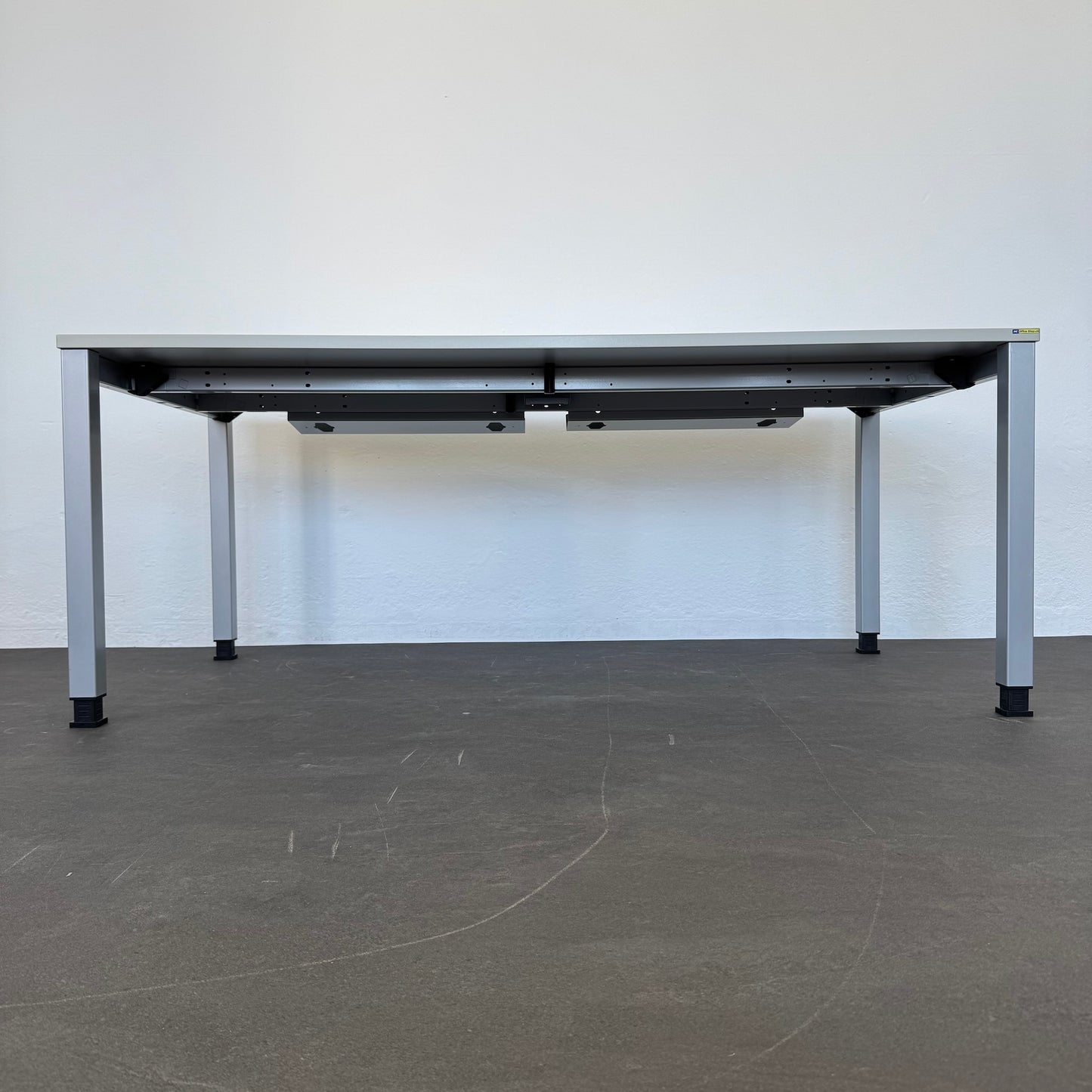 König + Neurath BASIC.4 Schreibtisch Ansicht von unten