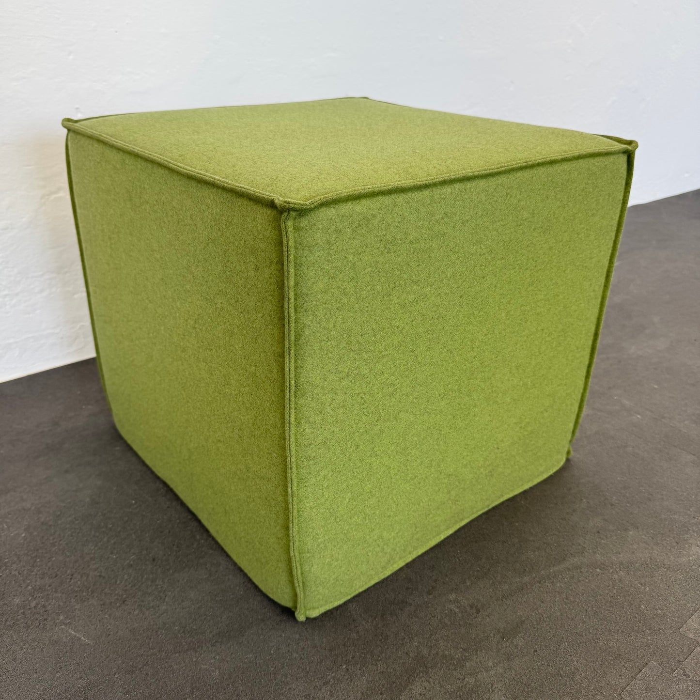 Softline Hocker Space von der Seite