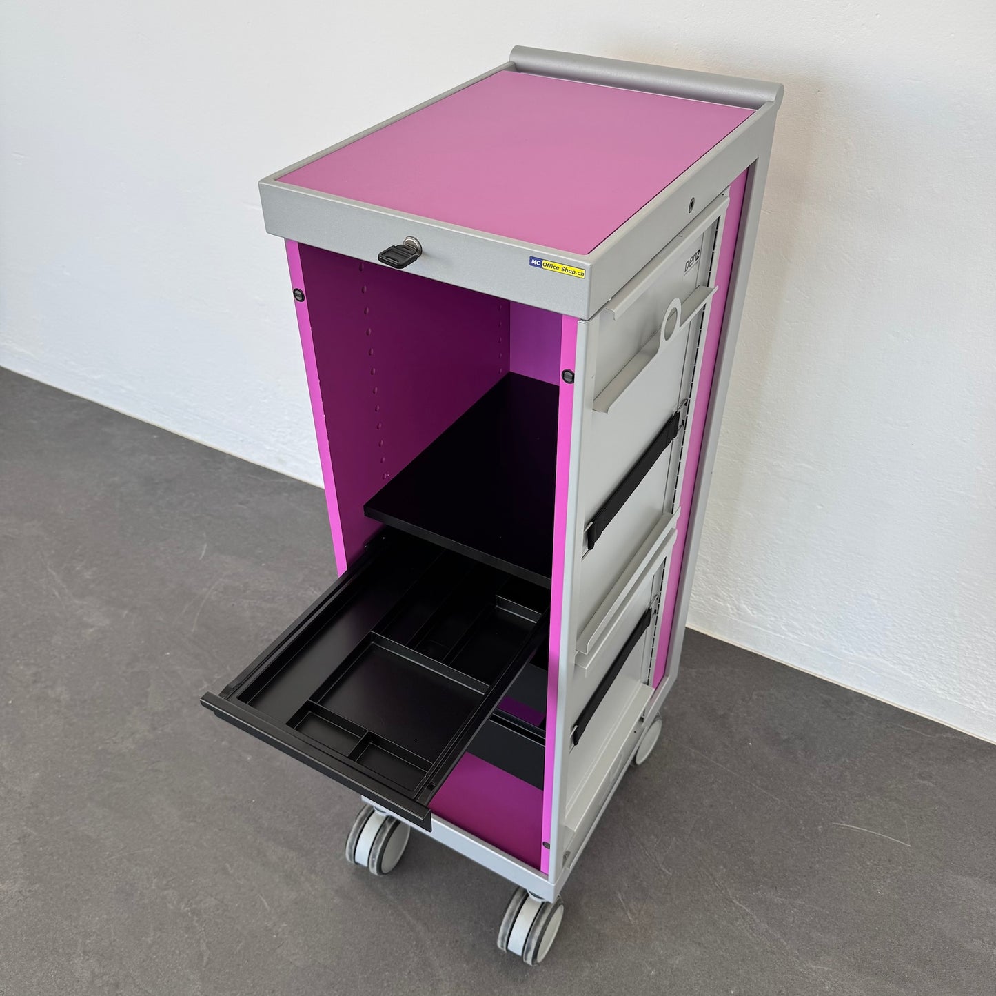 Denz D3 Roll-Caddy mit Materialschublade offen