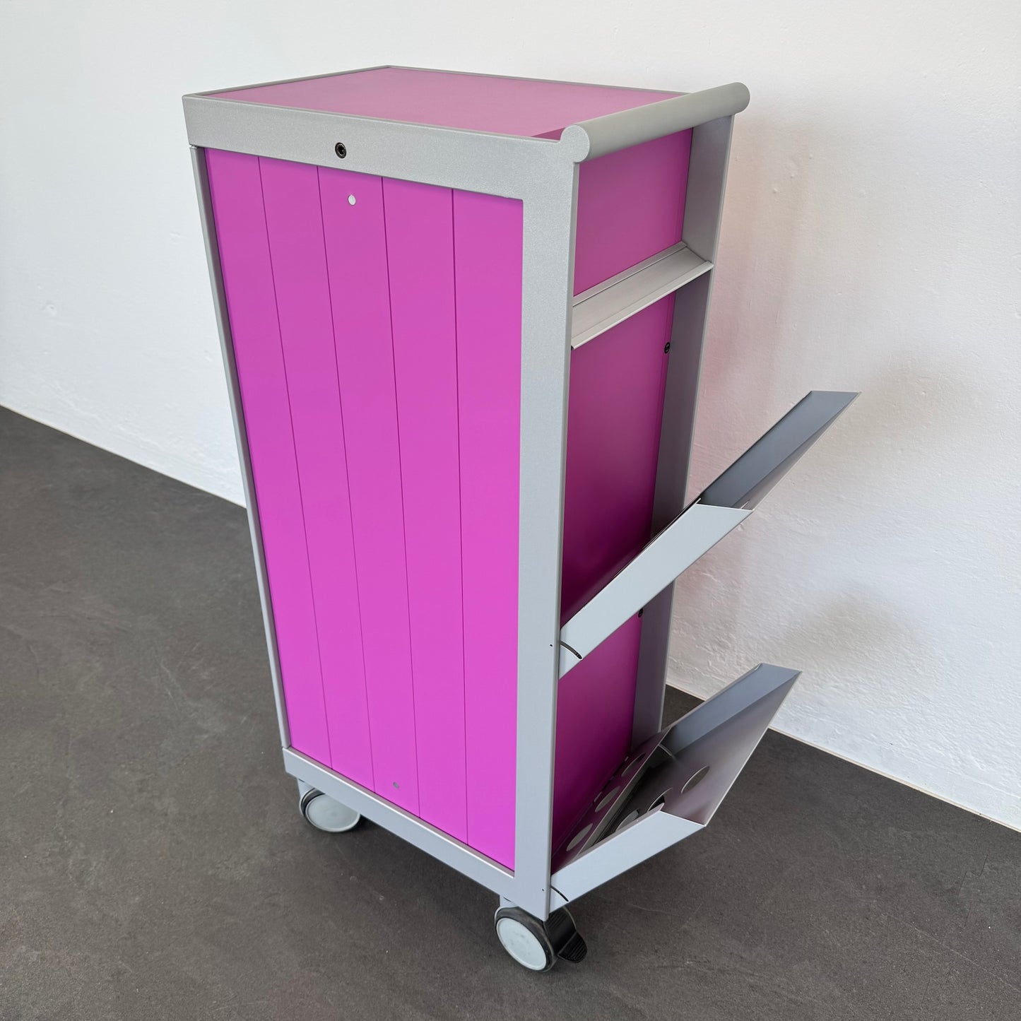 Denz D3 Roll-Caddy mit Postfächer aufgeklappt