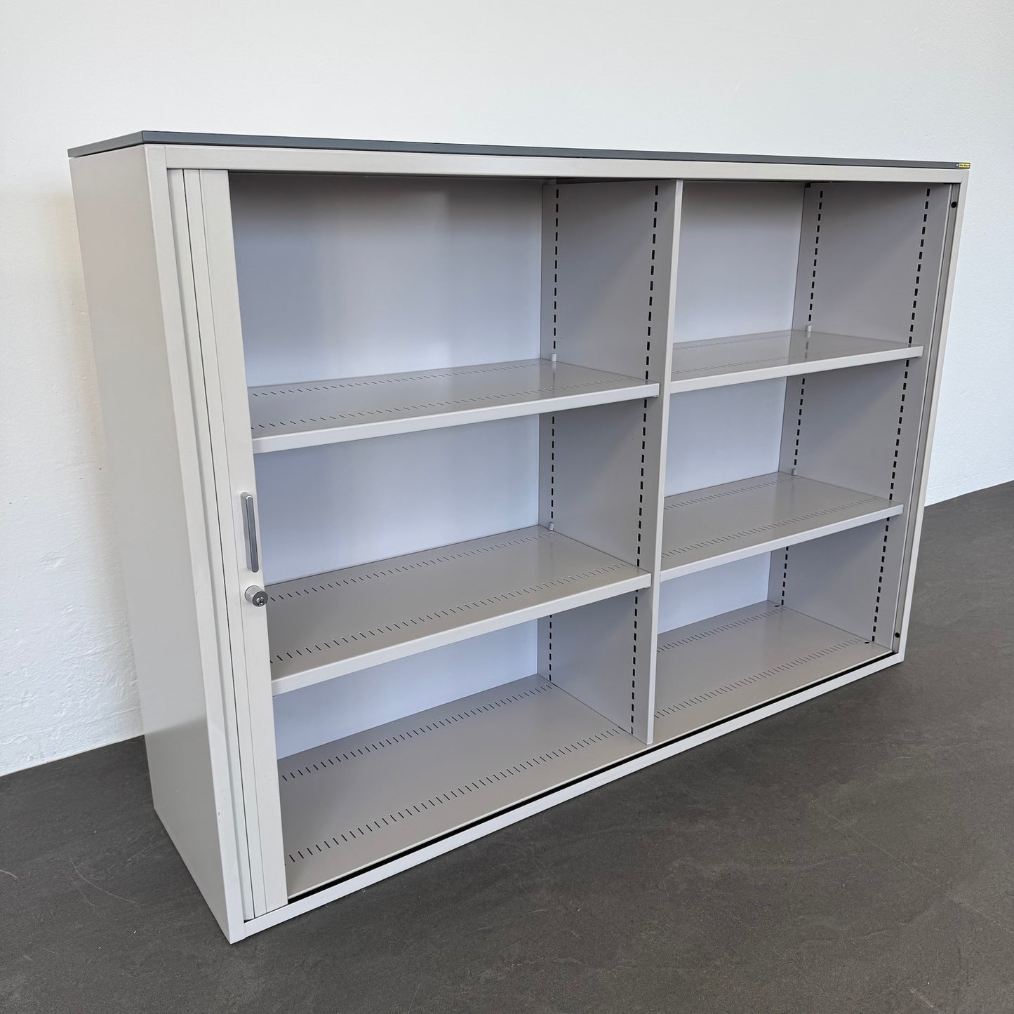 Lista Office Storage Lateralschrank mit Mittel-Trennwand