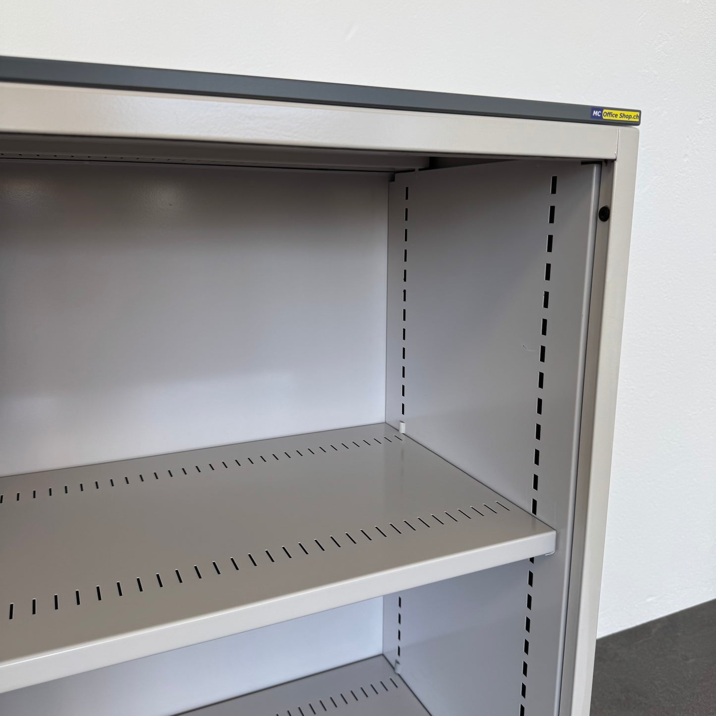 Lista Office Storage Lateralschrank Detailfoto Ecke oben
