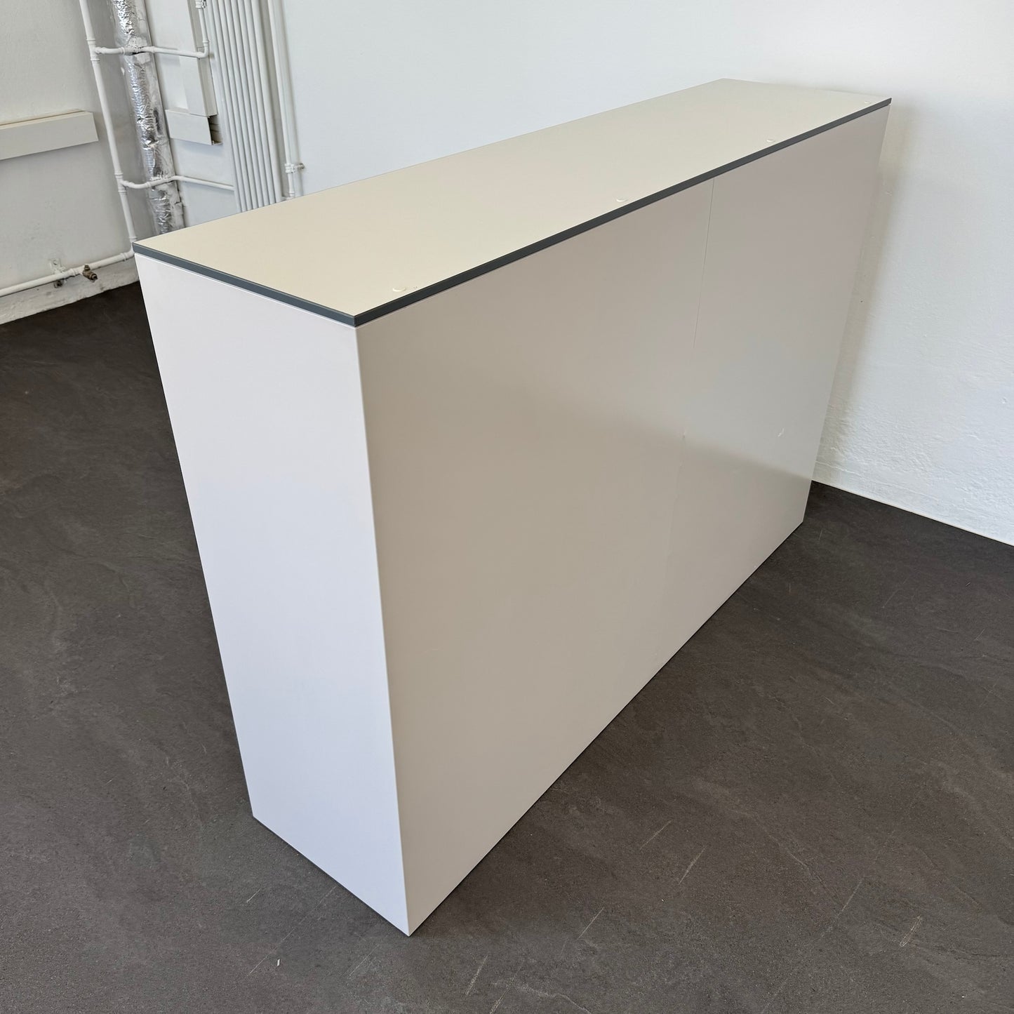 Lista Office Storage Lateralschrank von seitlich hinten