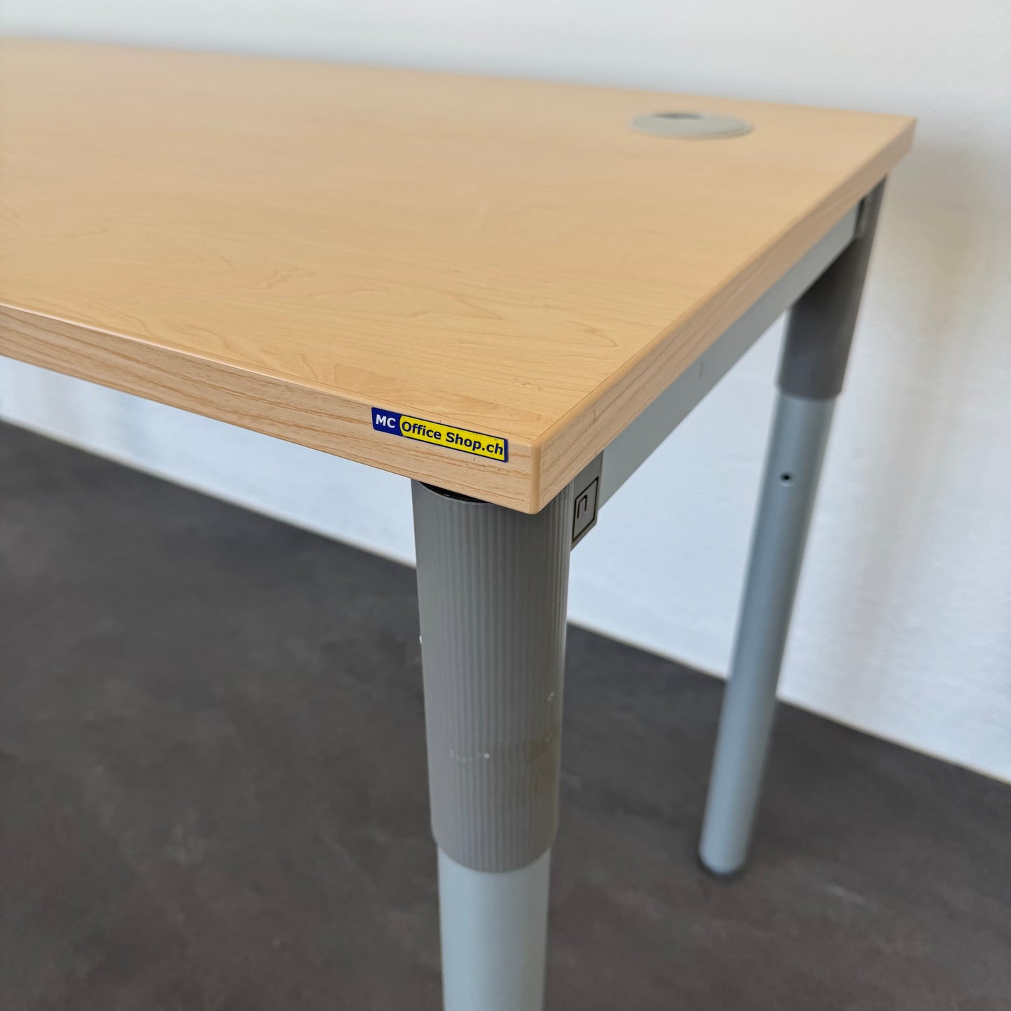 Neudörfler Classic Schreibtisch Detailansicht Ecke rechts