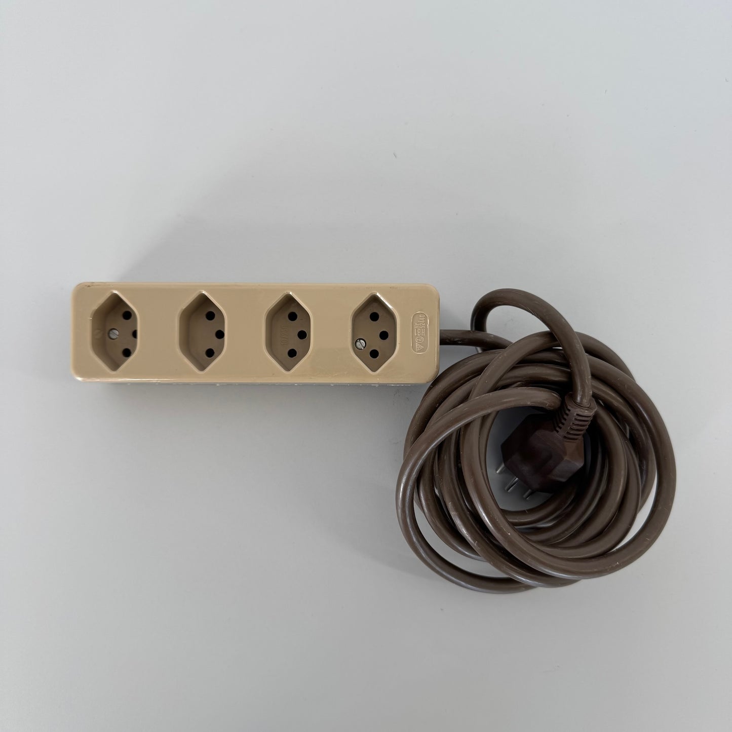 Max Hauri Swiss Line Mehrfachstecker Kunstoff Braun