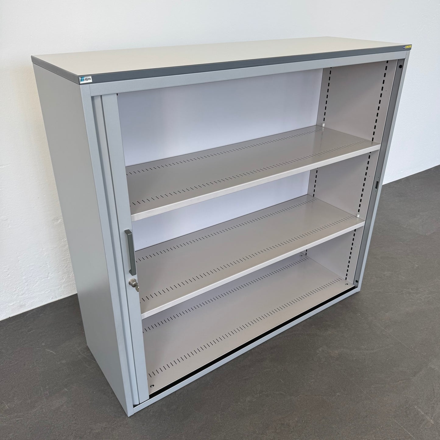 Lista Office Storage Lateralschrank mit 2 Fachböden