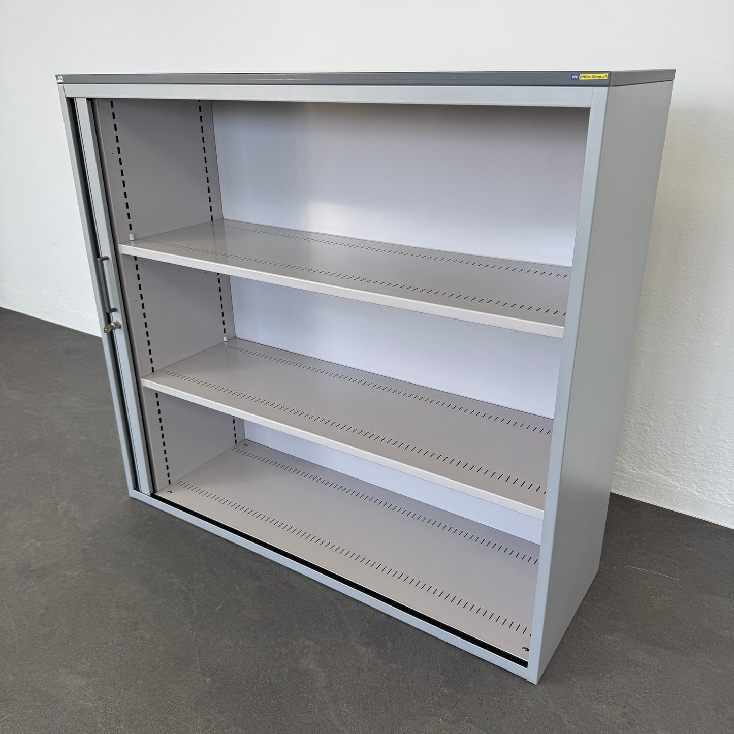 Lista Office Storage Lateralschrank mit Schlüssel