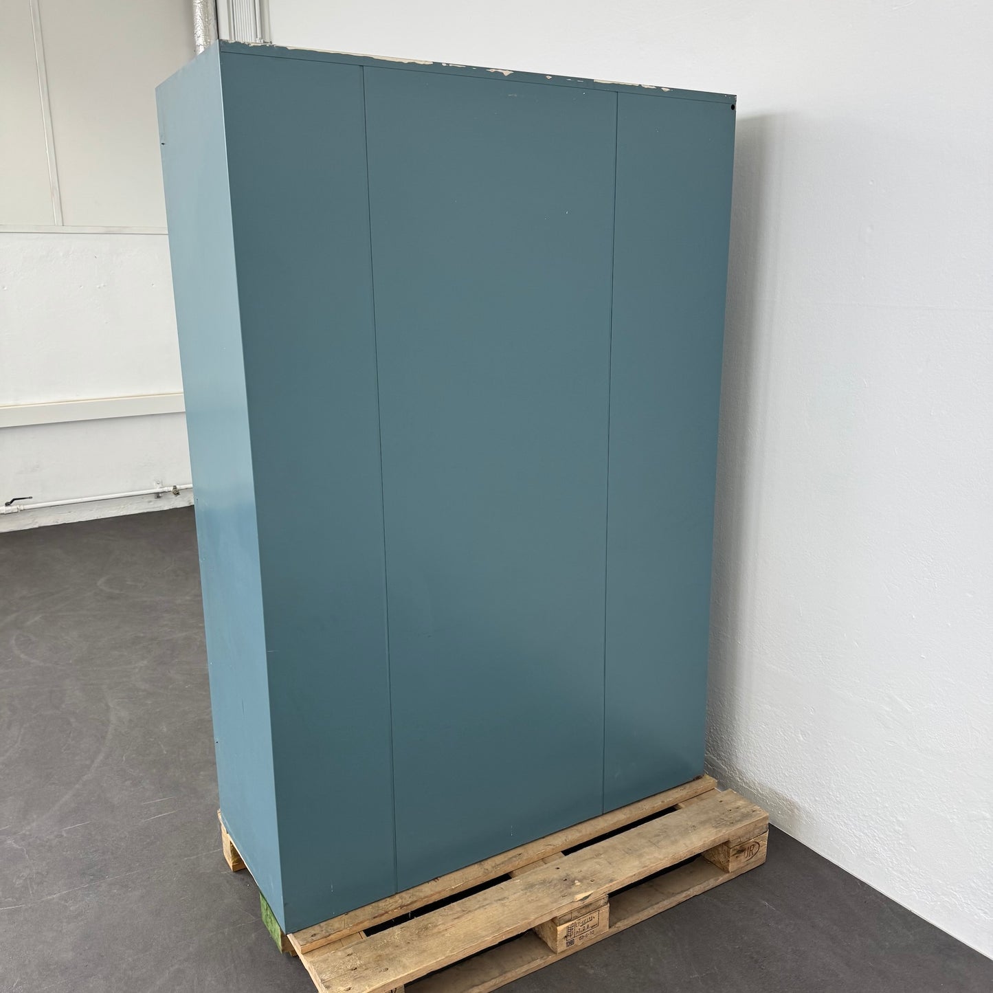 Ernst Schaer Classic Garderobenschrank Ansicht Rückwand