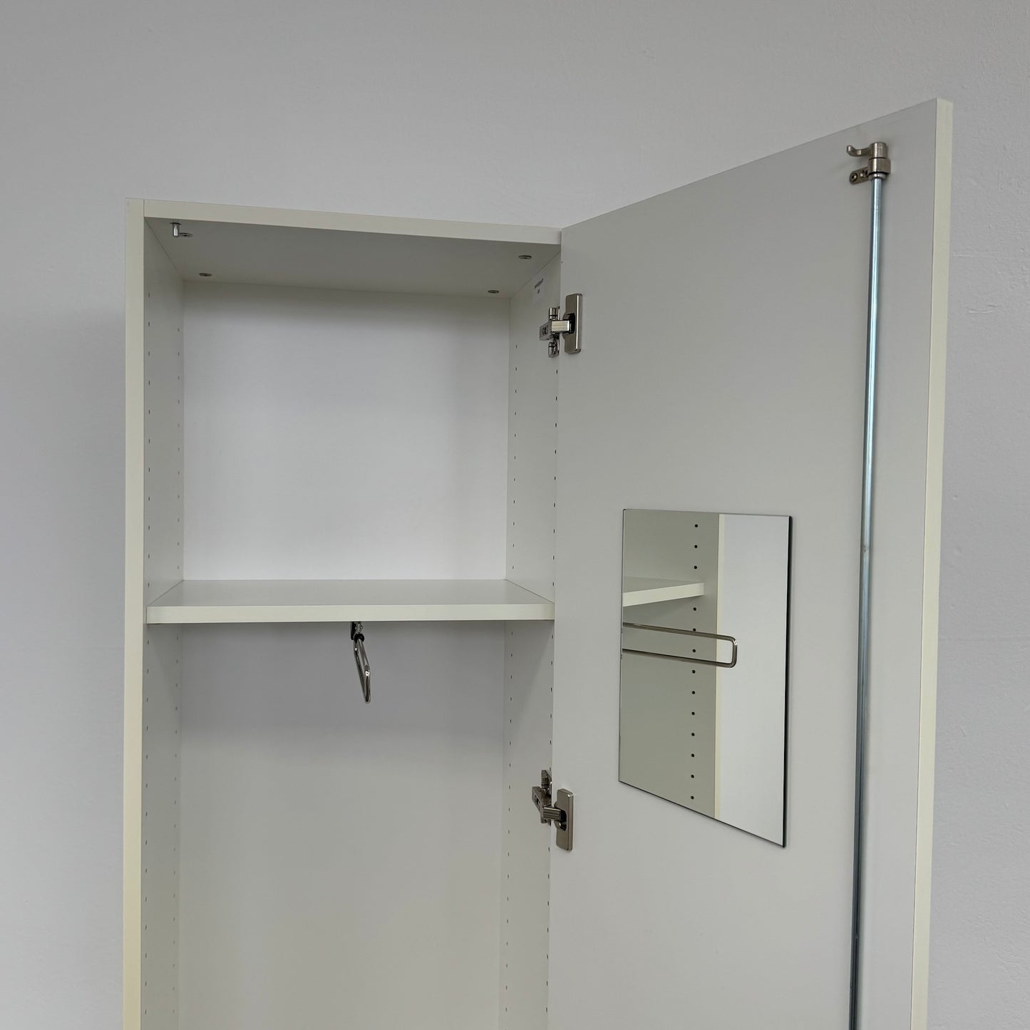 Zemp Classic Flügeltür-Garderobenschrank mit Hutablage