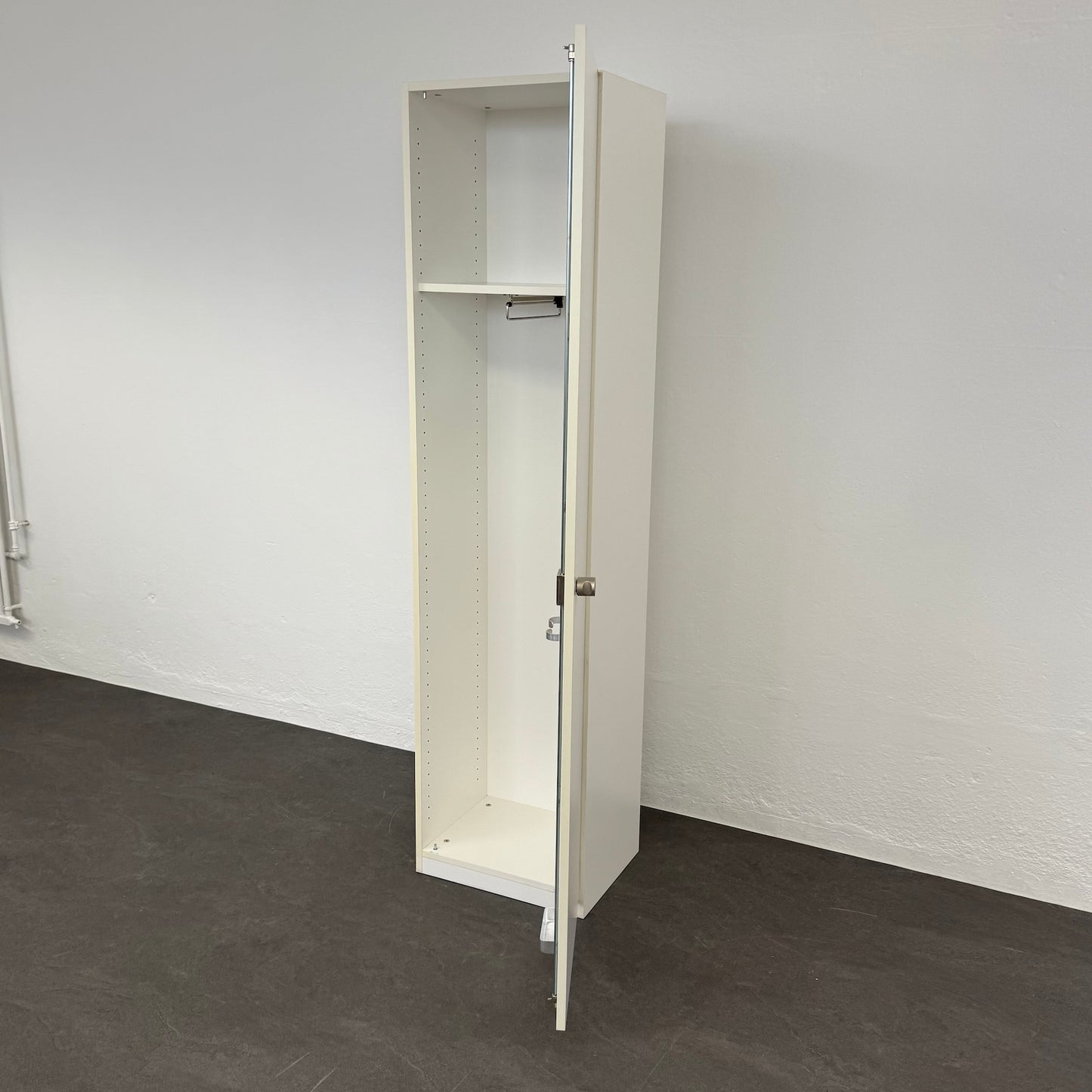 Zemp Classic Flügeltür-Garderobenschrank Detailfoto Spiegel