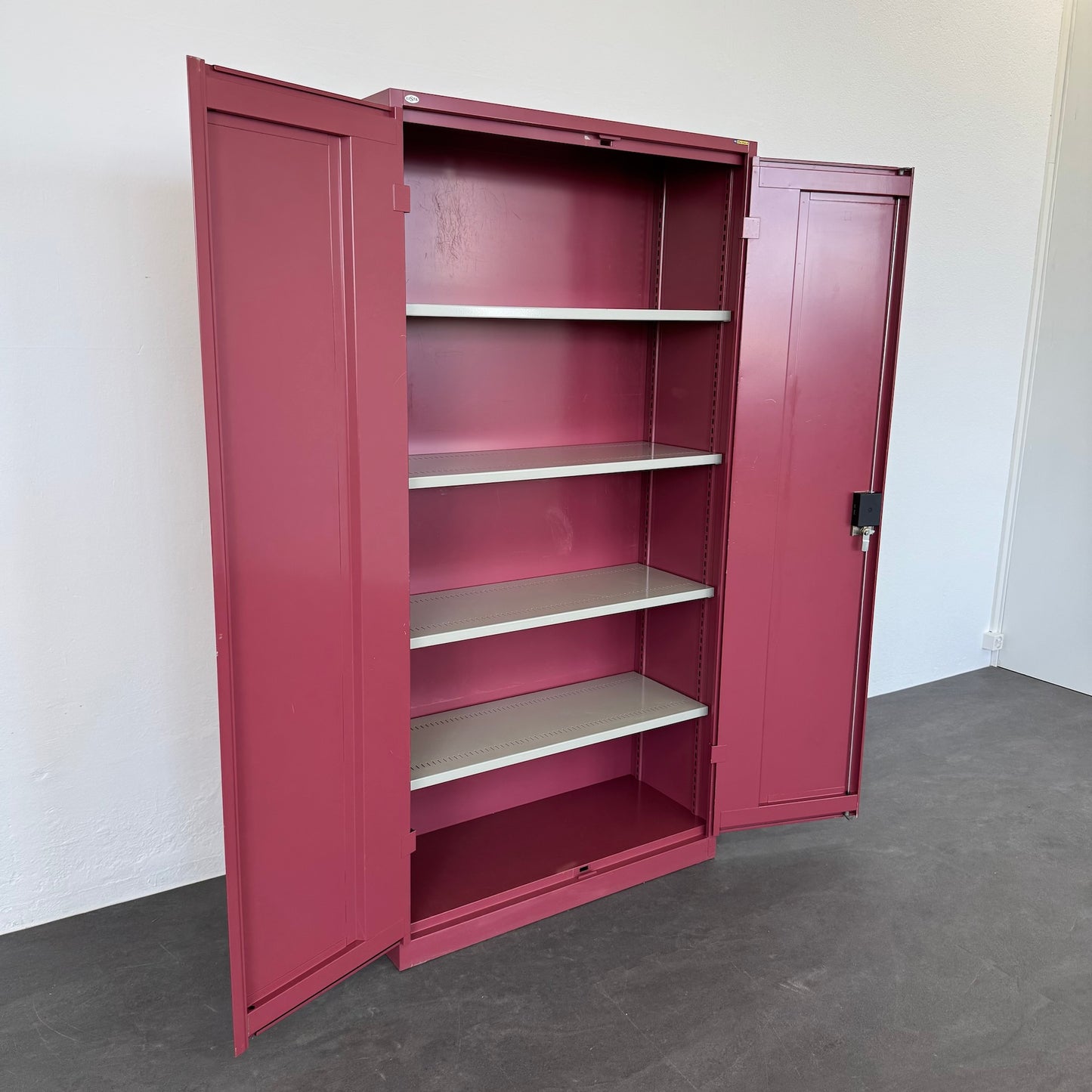Lista Office Storage Flügeltür-Aktenschrank mit 4 Fachböden