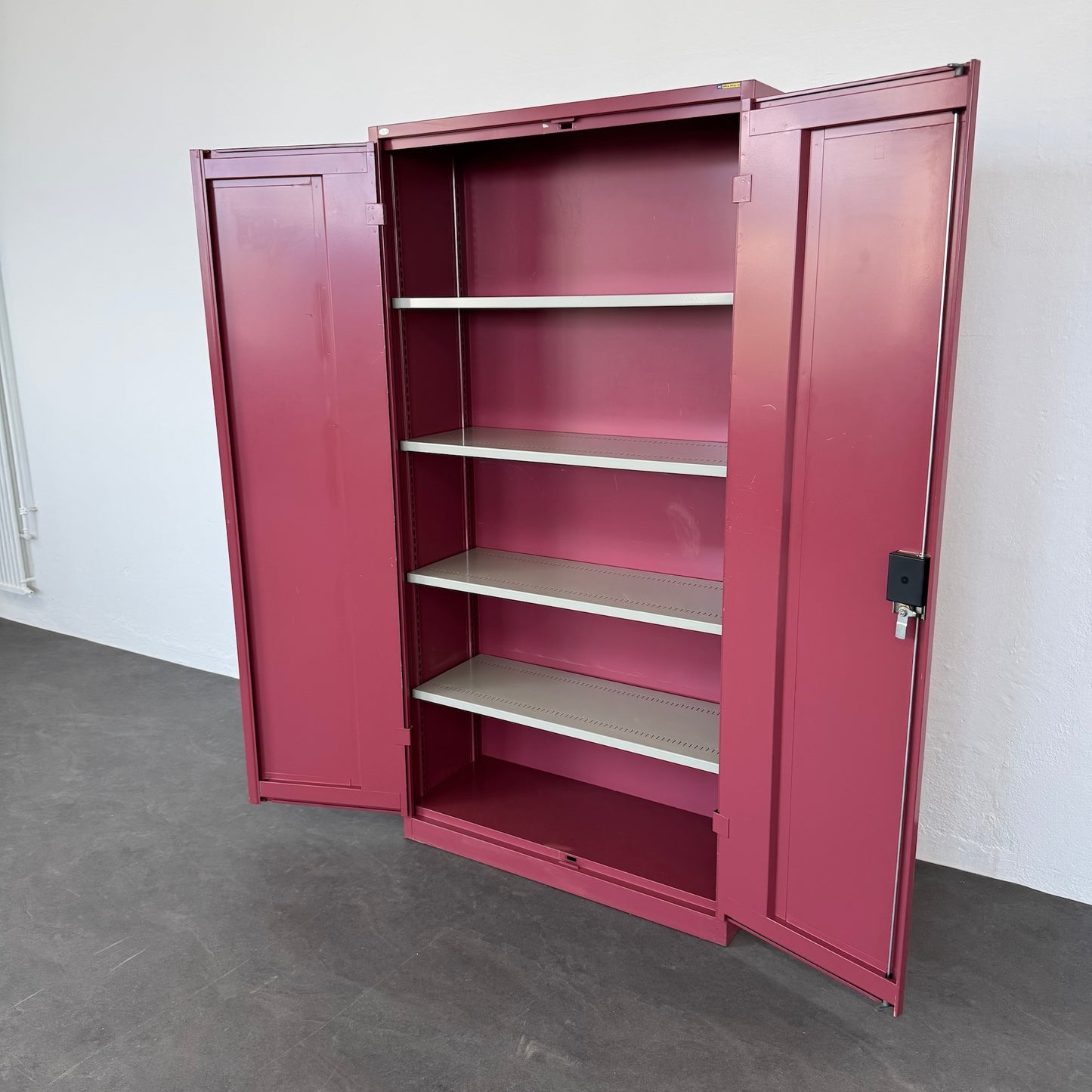 Lista Office Storage Flügeltür-Aktenschrank offen rechts