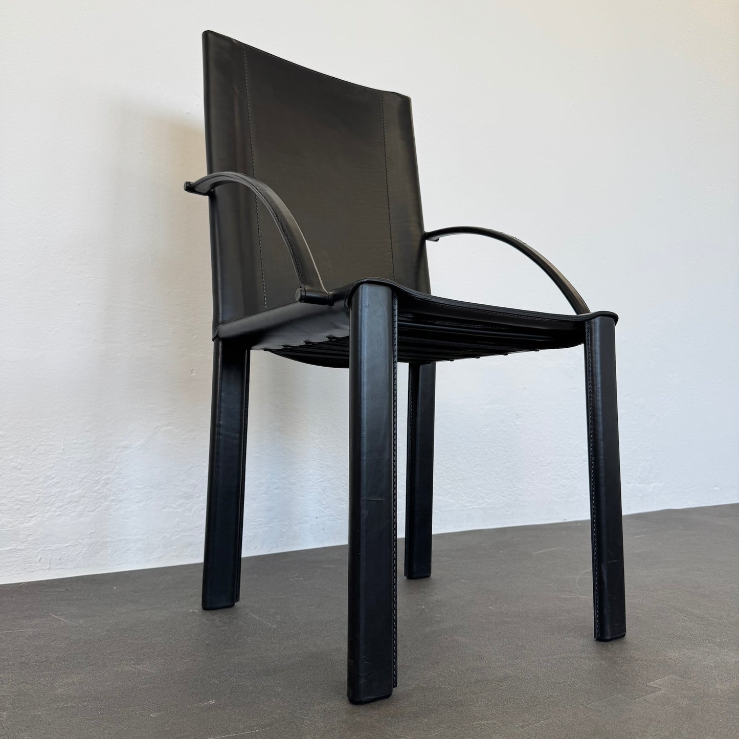 Matteo Grassi Vintage Leder Stuhl Ansicht von unten