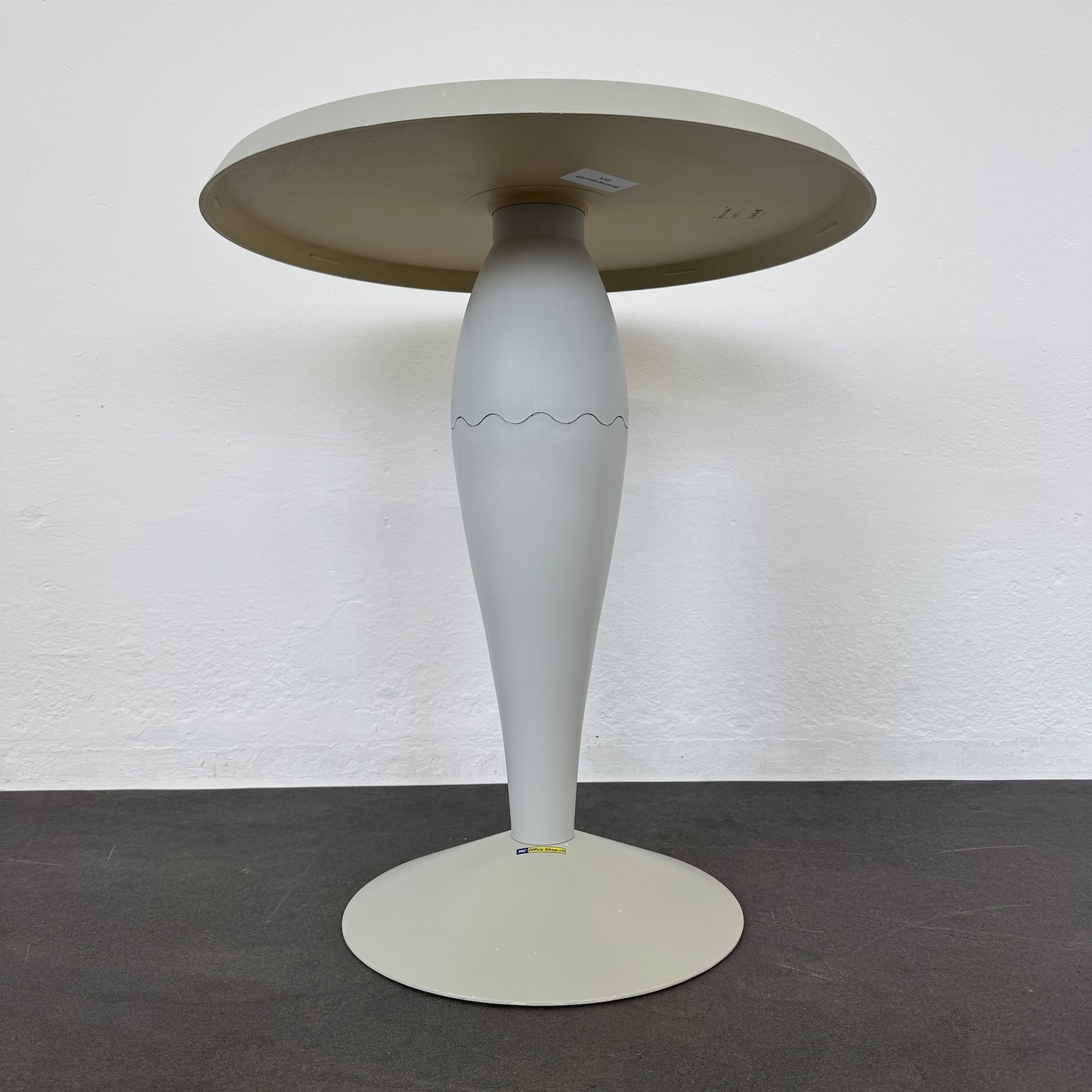 Kartell Miss Balù Table Ansicht von unten