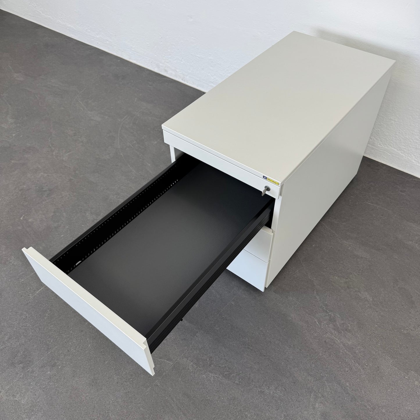 Steelcase IMPLICIT Roll-Korpus mit Schublade offen