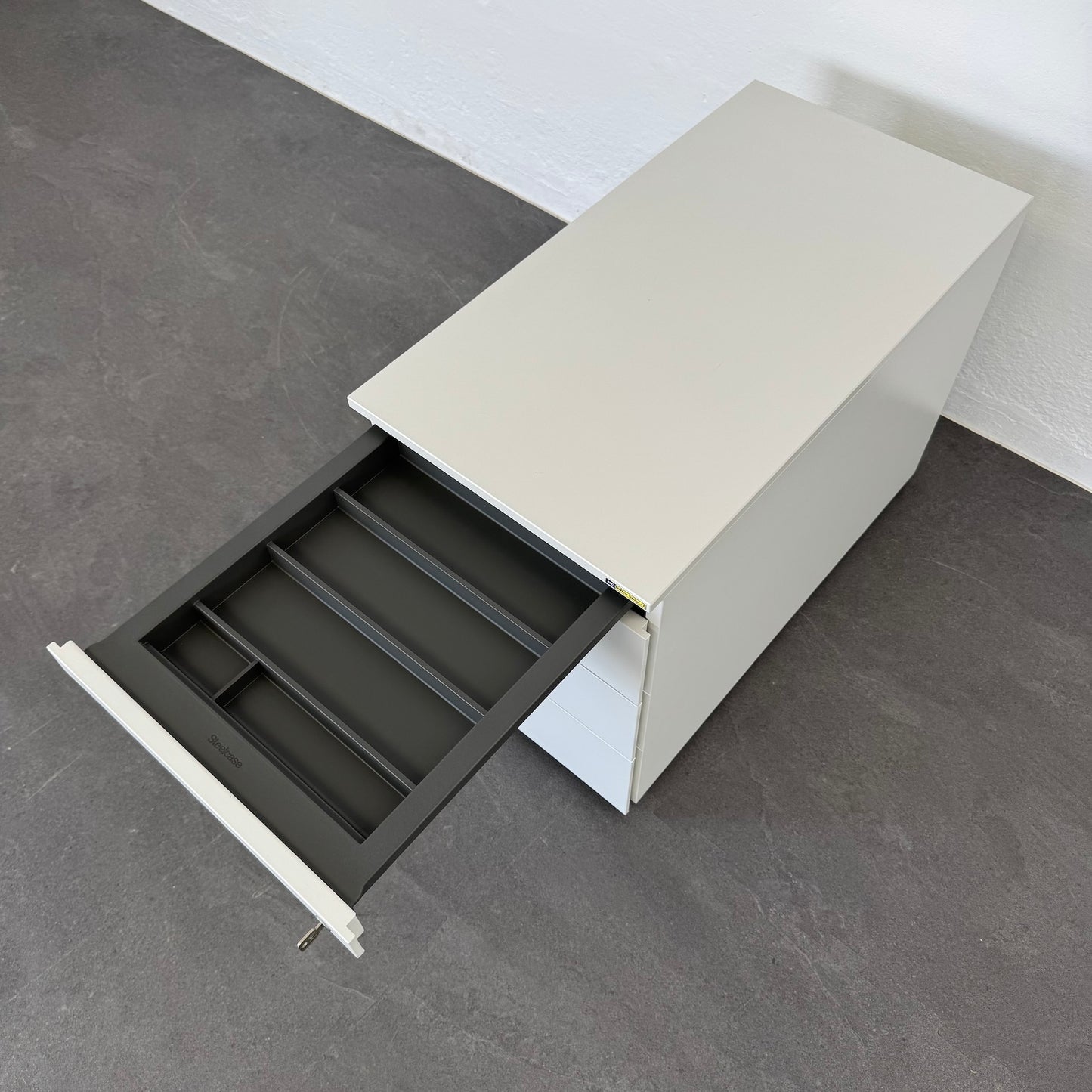 Steelcase IMPLICIT Roll-Korpus mit Materialschale offen