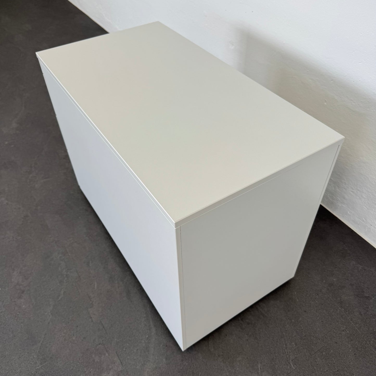 Steelcase IMPLICIT Roll-Korpus Ansicht von hinten
