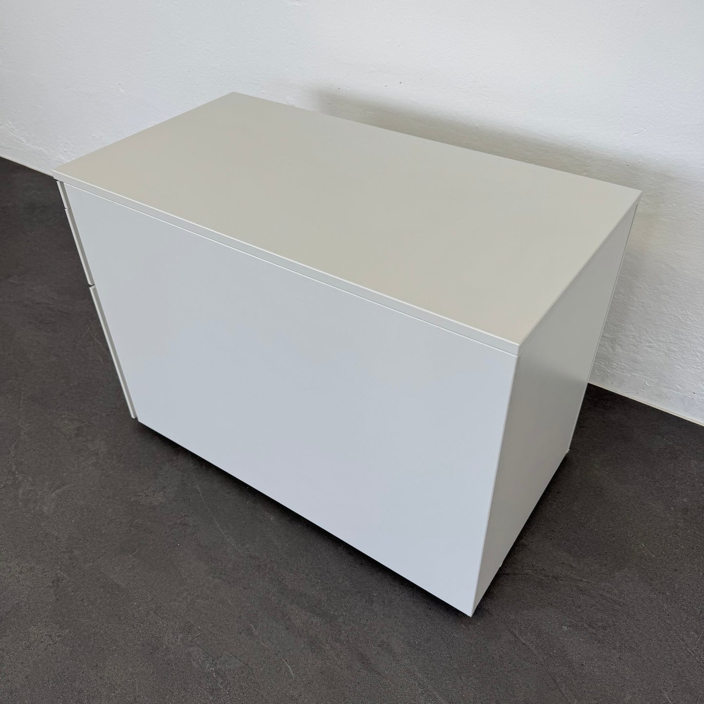 Steelcase IMPLICIT Roll-Korpus Ansicht von der Seite