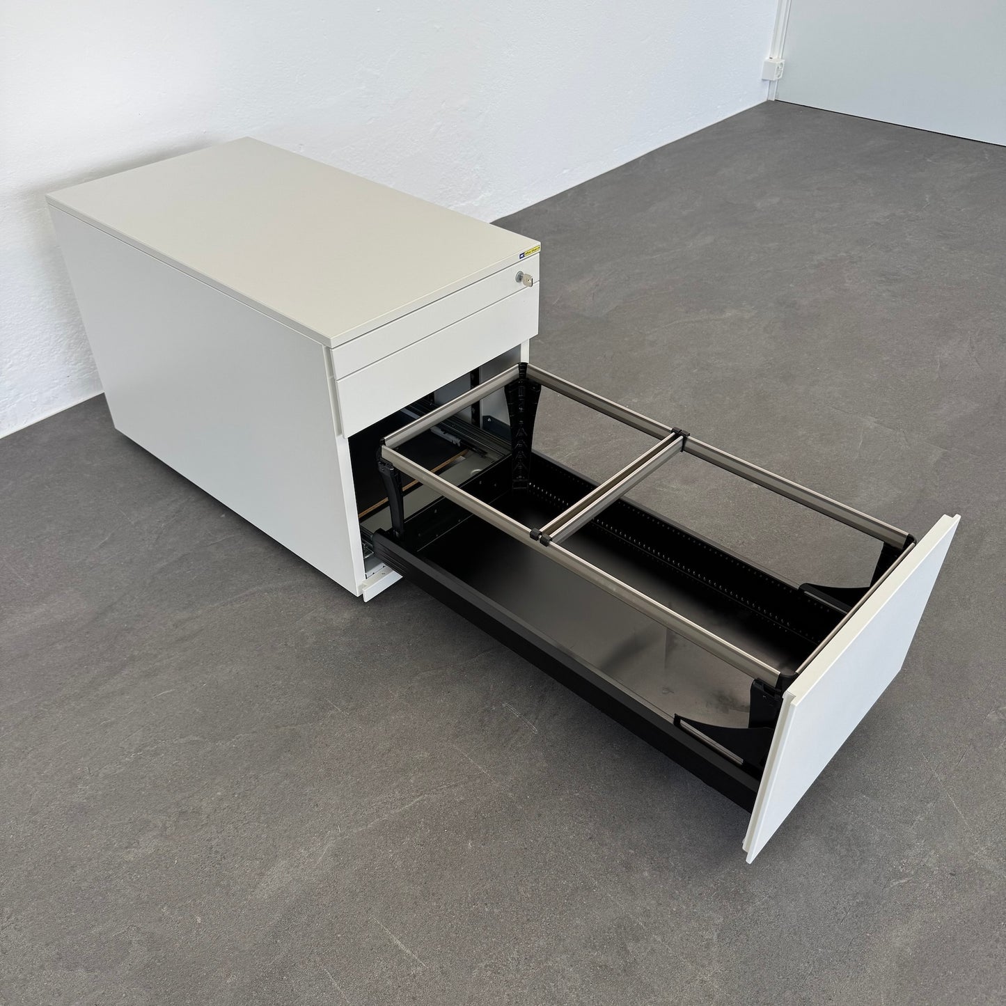 Steelcase IMPLICIT Roll-Korpus mit Hängeregister offen