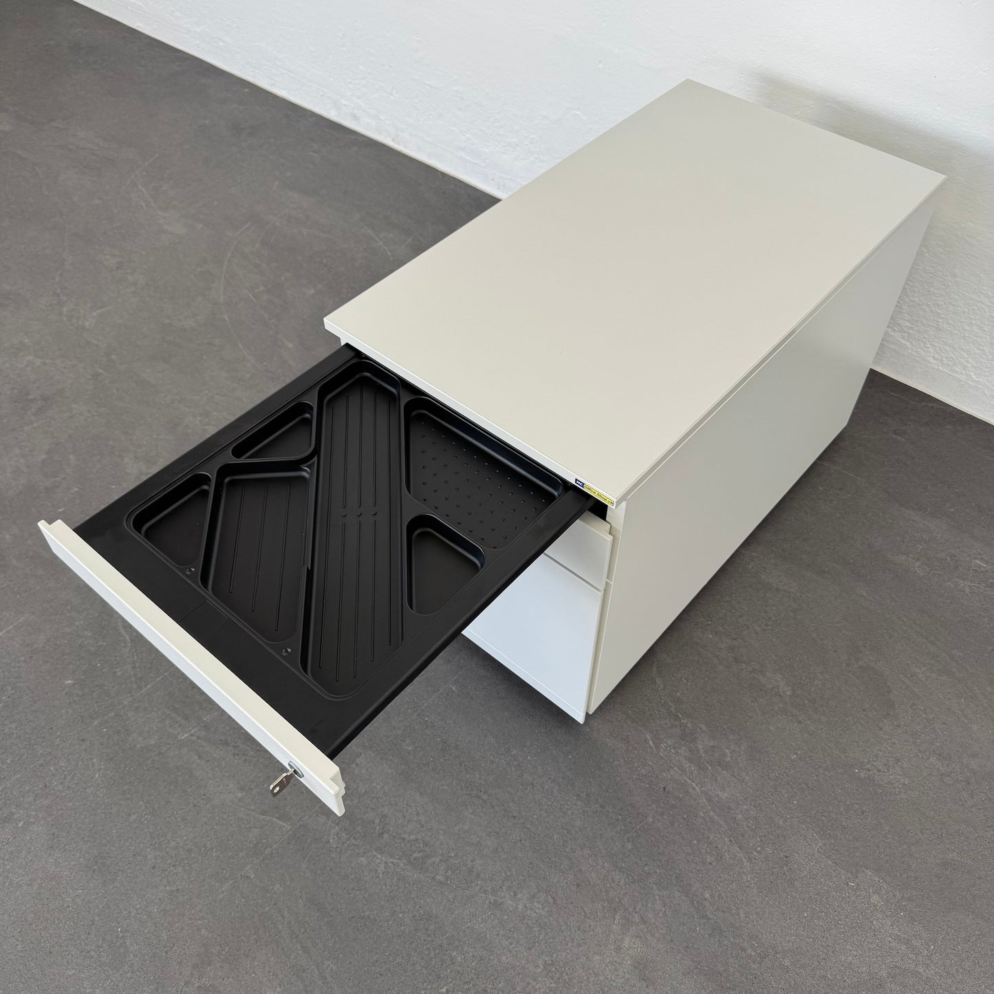 Steelcase IMPLICIT Roll-Korpus mit Materialschale offen