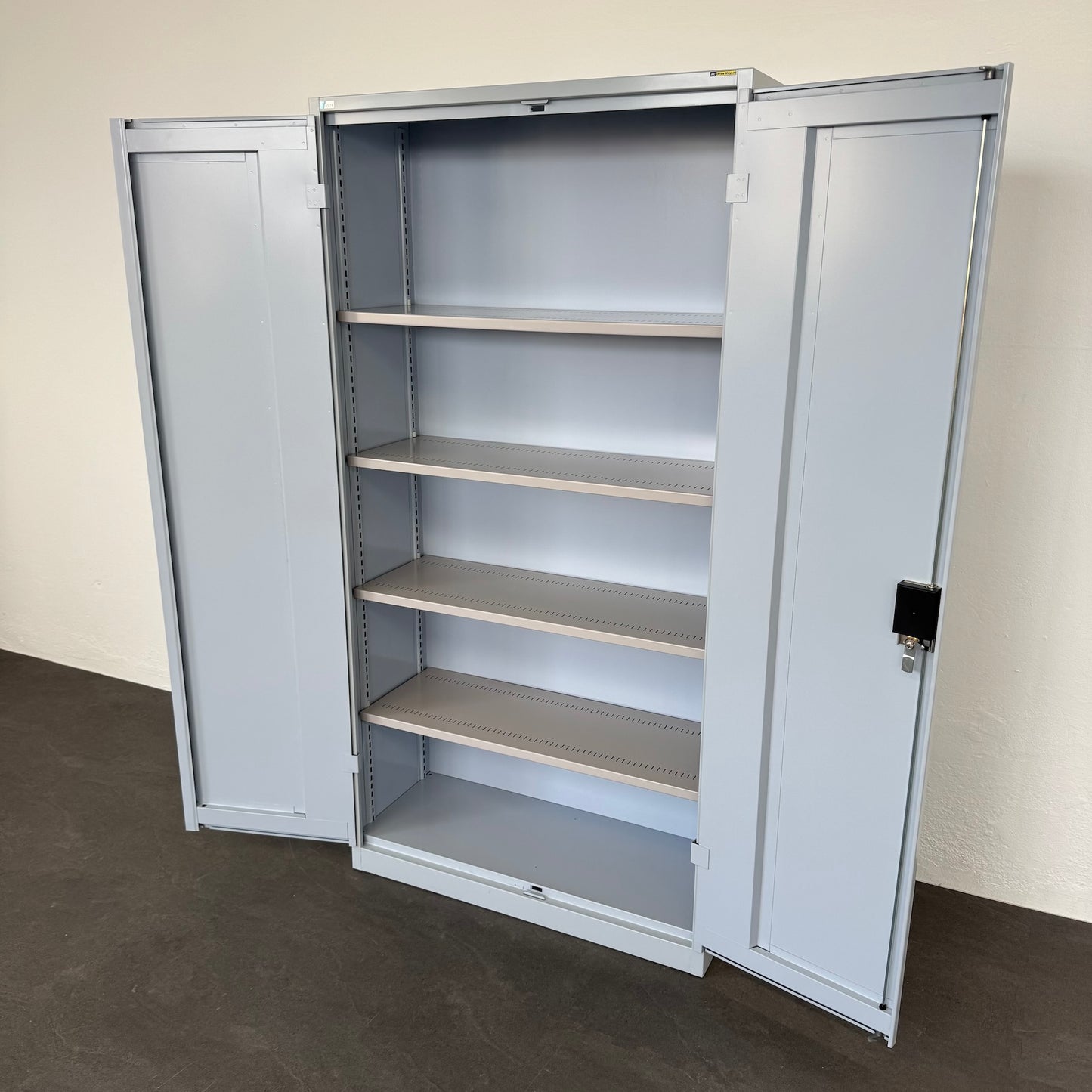 Lista Office Storage Flügeltür-Aktenschrank mit 4 Fachböden