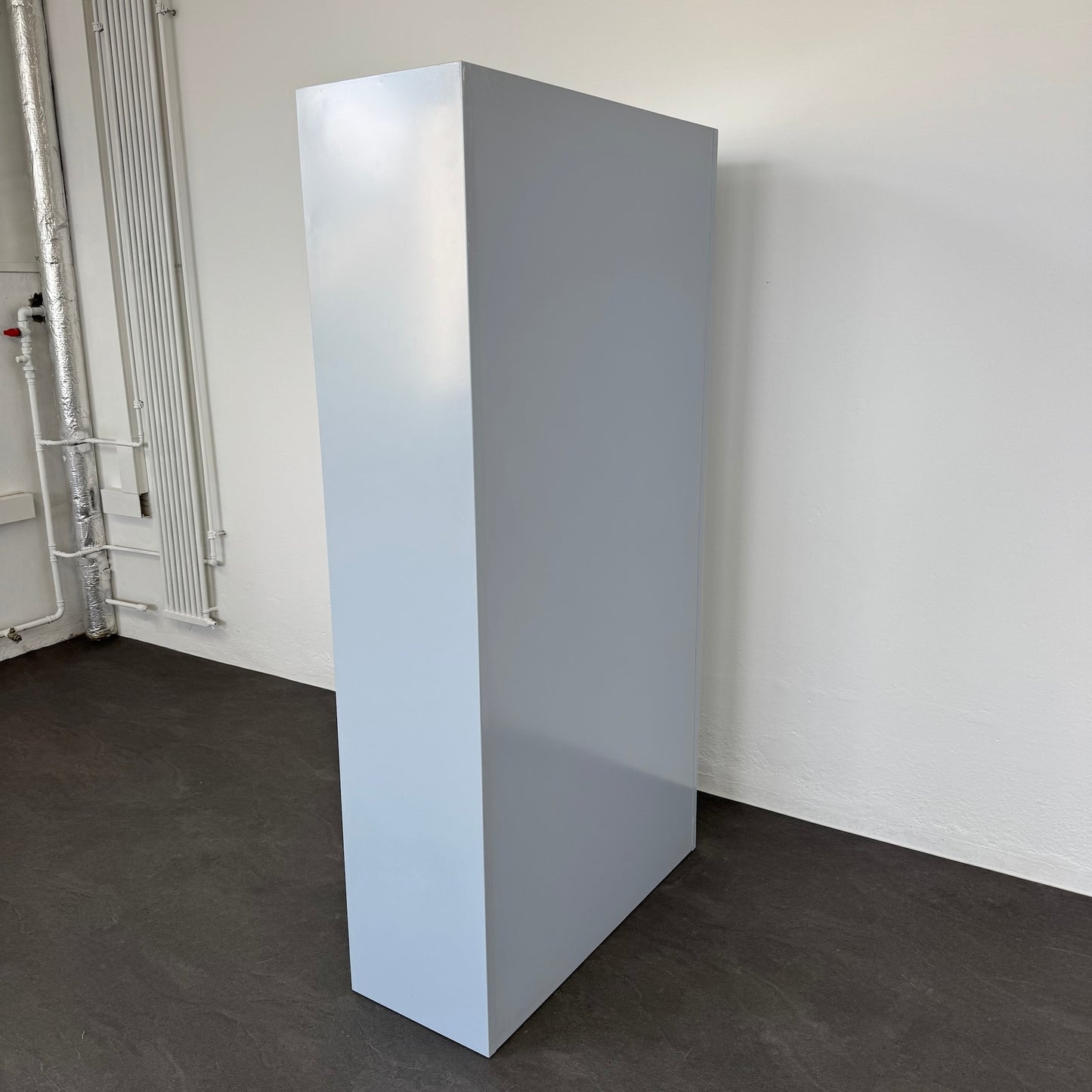 Lista Office Storage Flügeltür-Aktenschrank Ansicht von der Seite