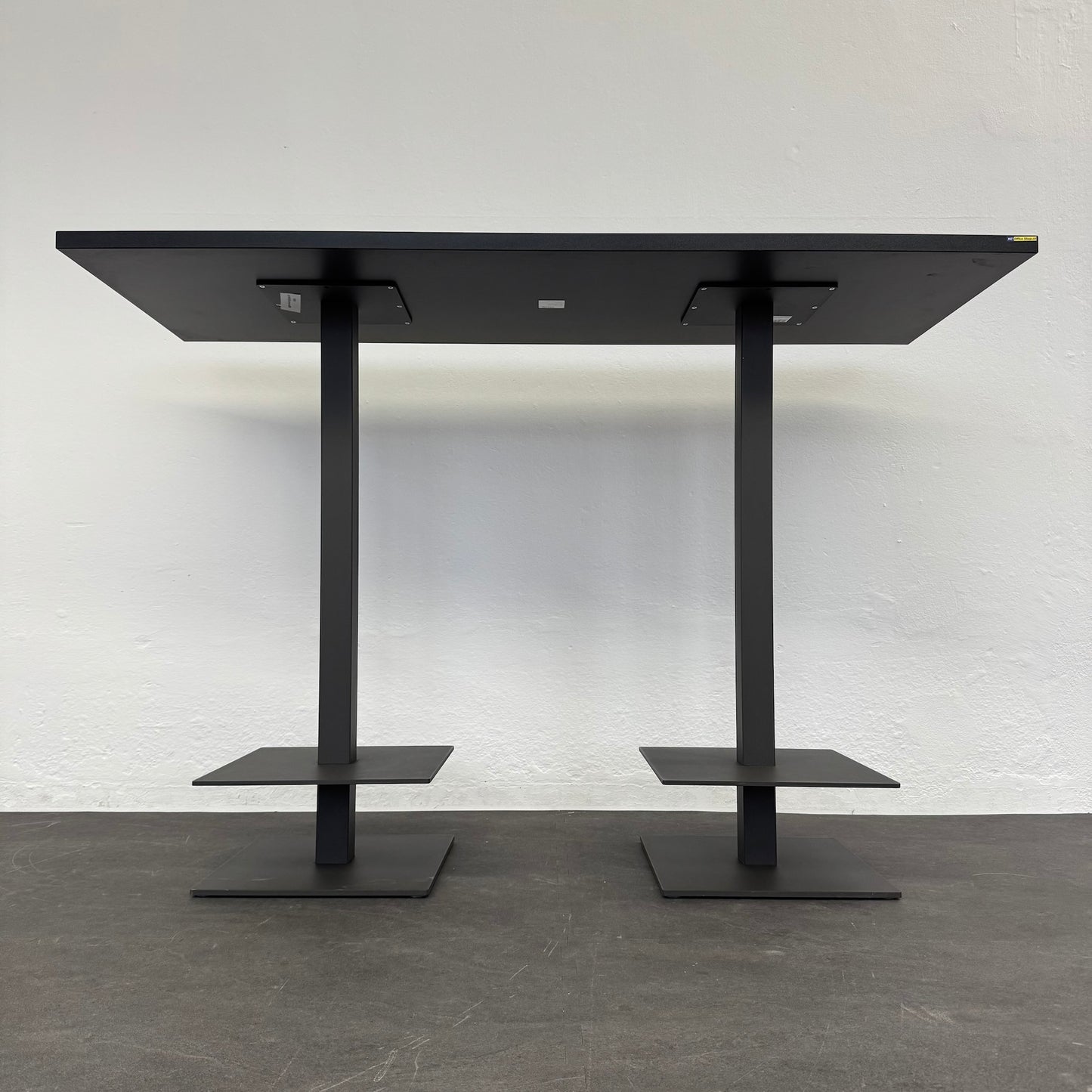 Aermo Modell 4413 Bistrostehtisch Ansicht von unten