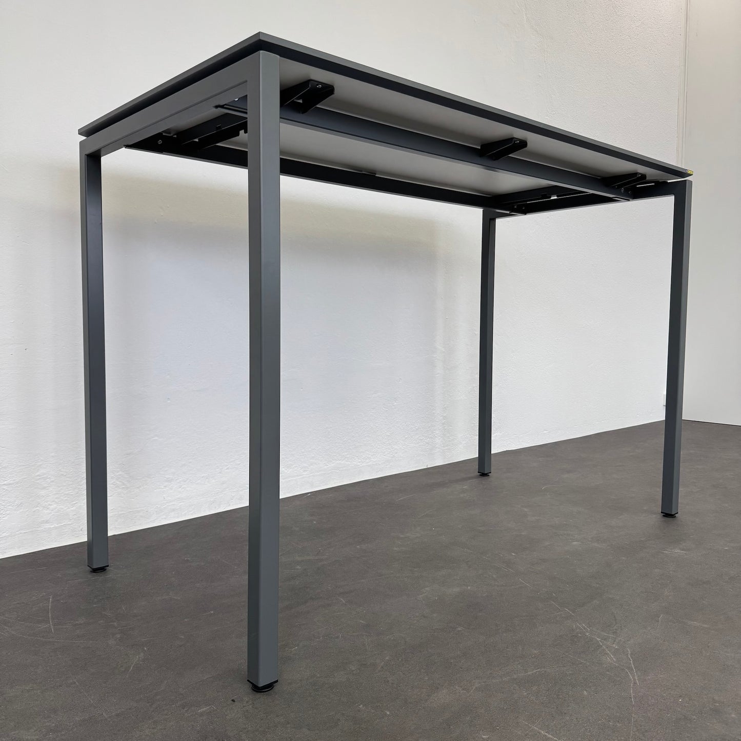 Lista Office Motion Steh-Sitzungstisch seitliche Ansicht von unten