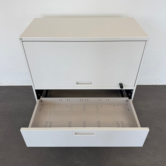 Lista Office Qub Sideboard auf Rollen mit Schublade offen