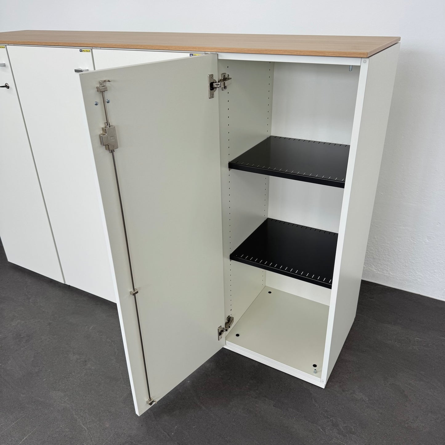 König + Neurath ACTA Classic Flügeltür-Aktenschrank Detailfoto rechts