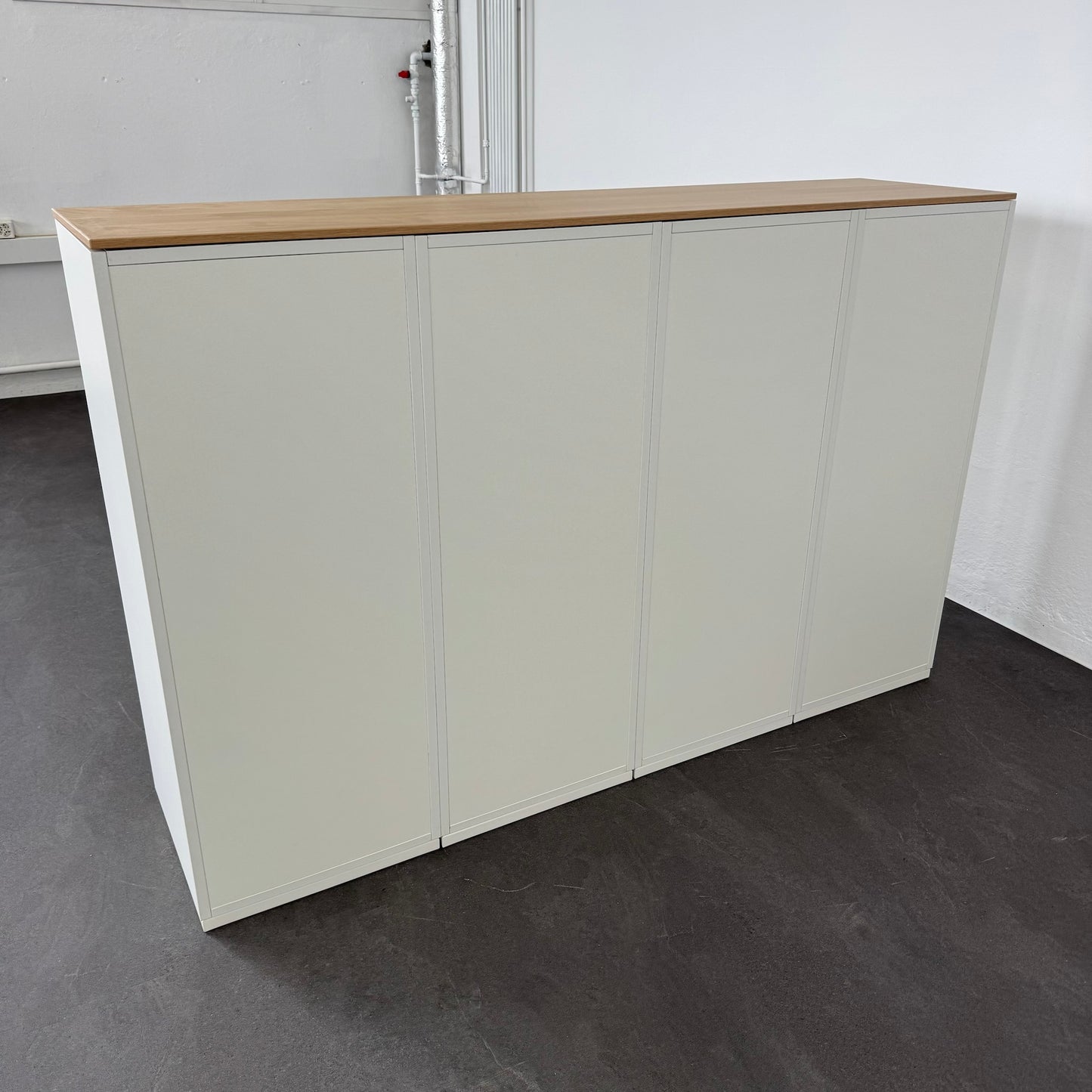 König + Neurath ACTA Classic Flügeltür-Aktenschrank Spanplatte Weiss von hinten
