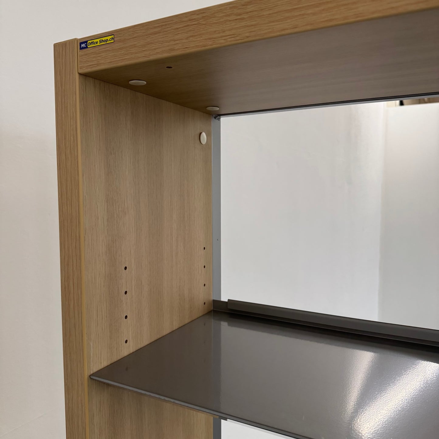 Gehri FlyBye Präsentations-Regal Detailfoto Ecke oben