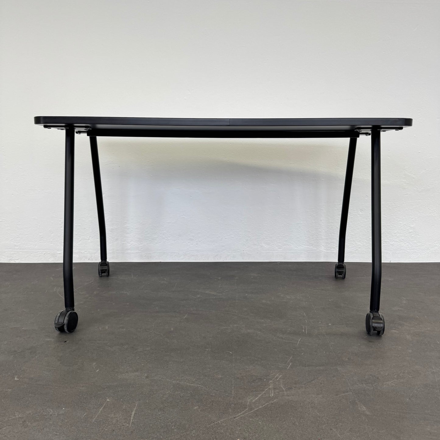 Steelcase Education Roll-Schreibtisch von unten
