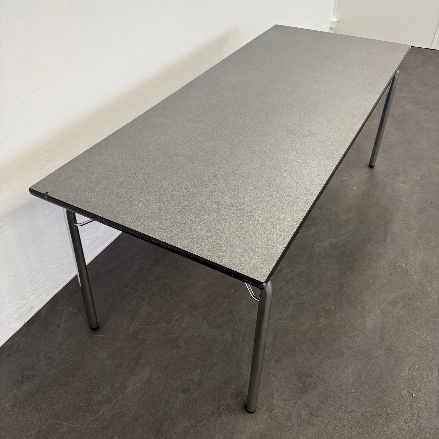 Top Design BigFree Klapptisch seitliche Ansicht