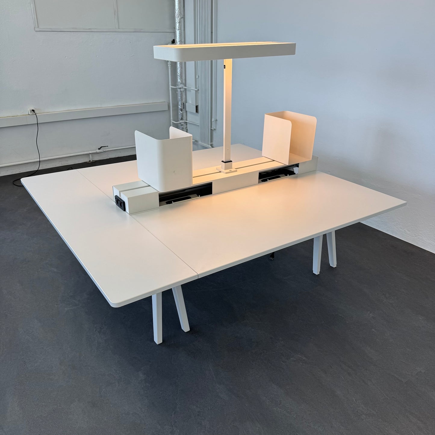 Vitra Joyn Workstation seitliche Ansicht