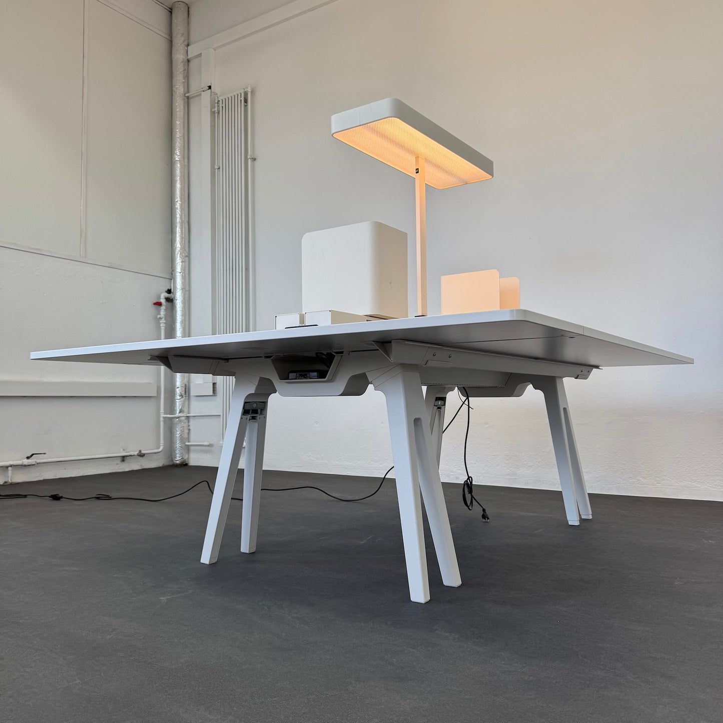Vitra Joyn Workstation seitliche Ansicht von unten